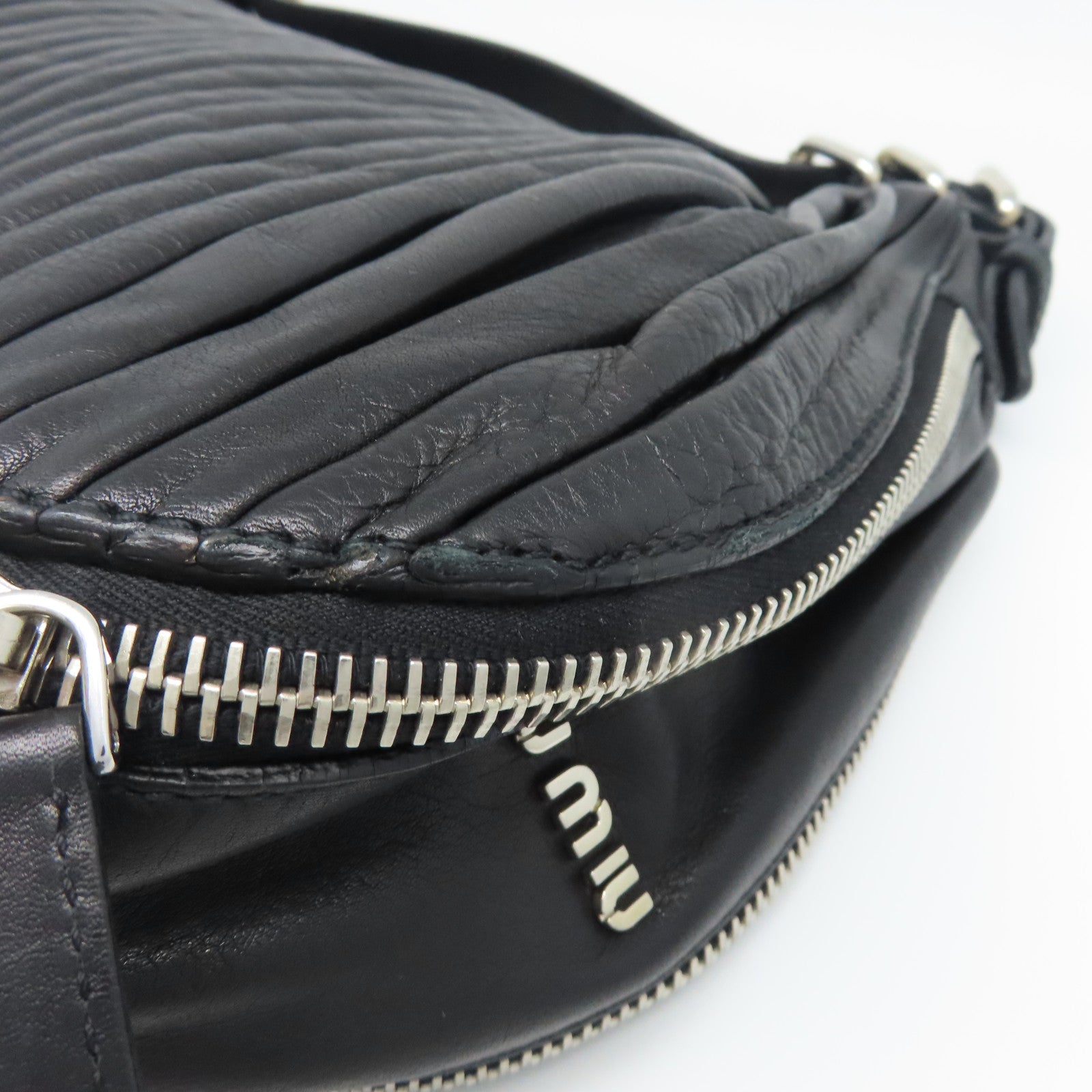 Miu Miu 牛皮皮革Tote Bag銀扣手挽袋黑色