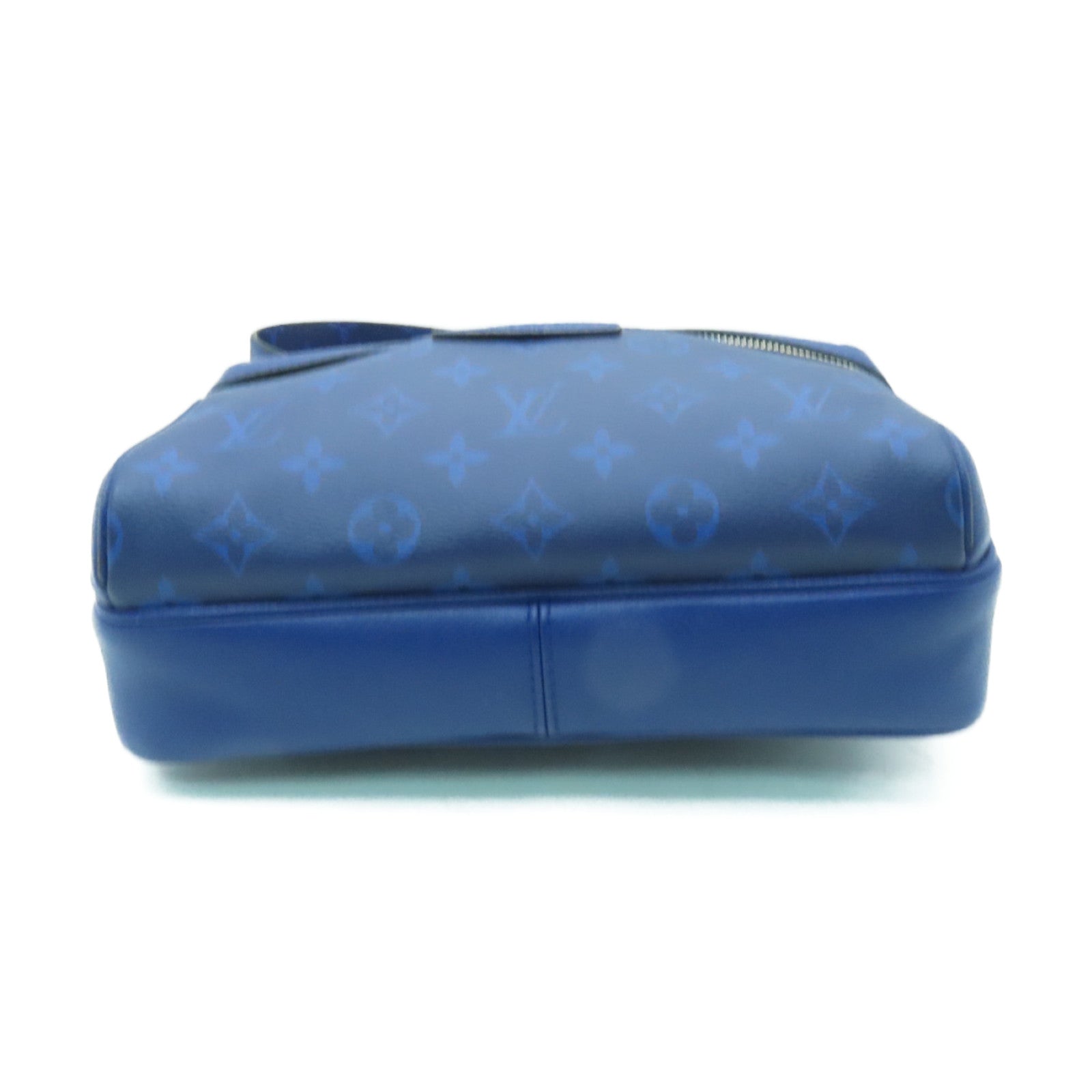 LOUIS VUITTON Taiga Lama Outdoor Messenger Bag銀扣肩背袋藍色