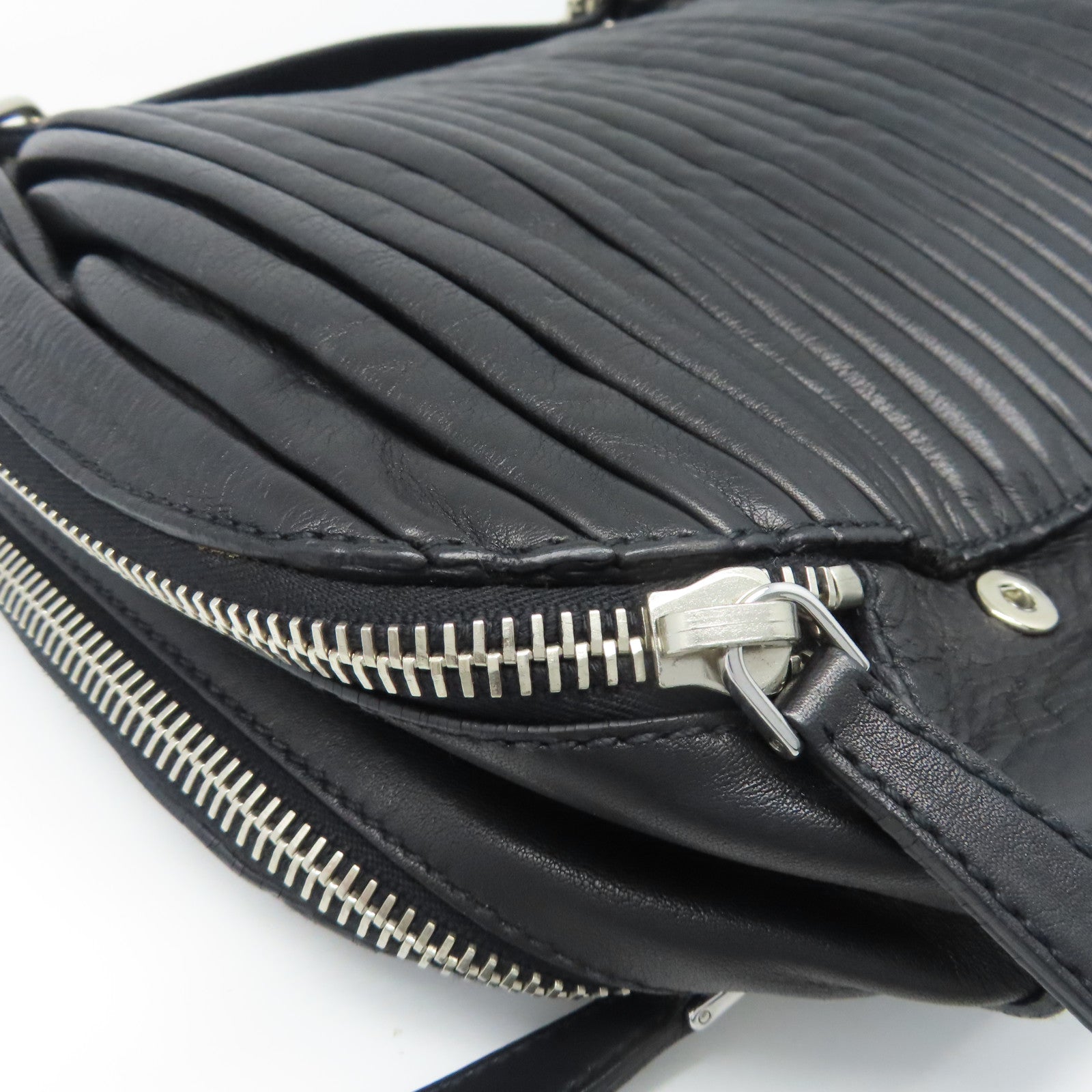 Miu Miu 牛皮皮革Tote Bag銀扣手挽袋黑色