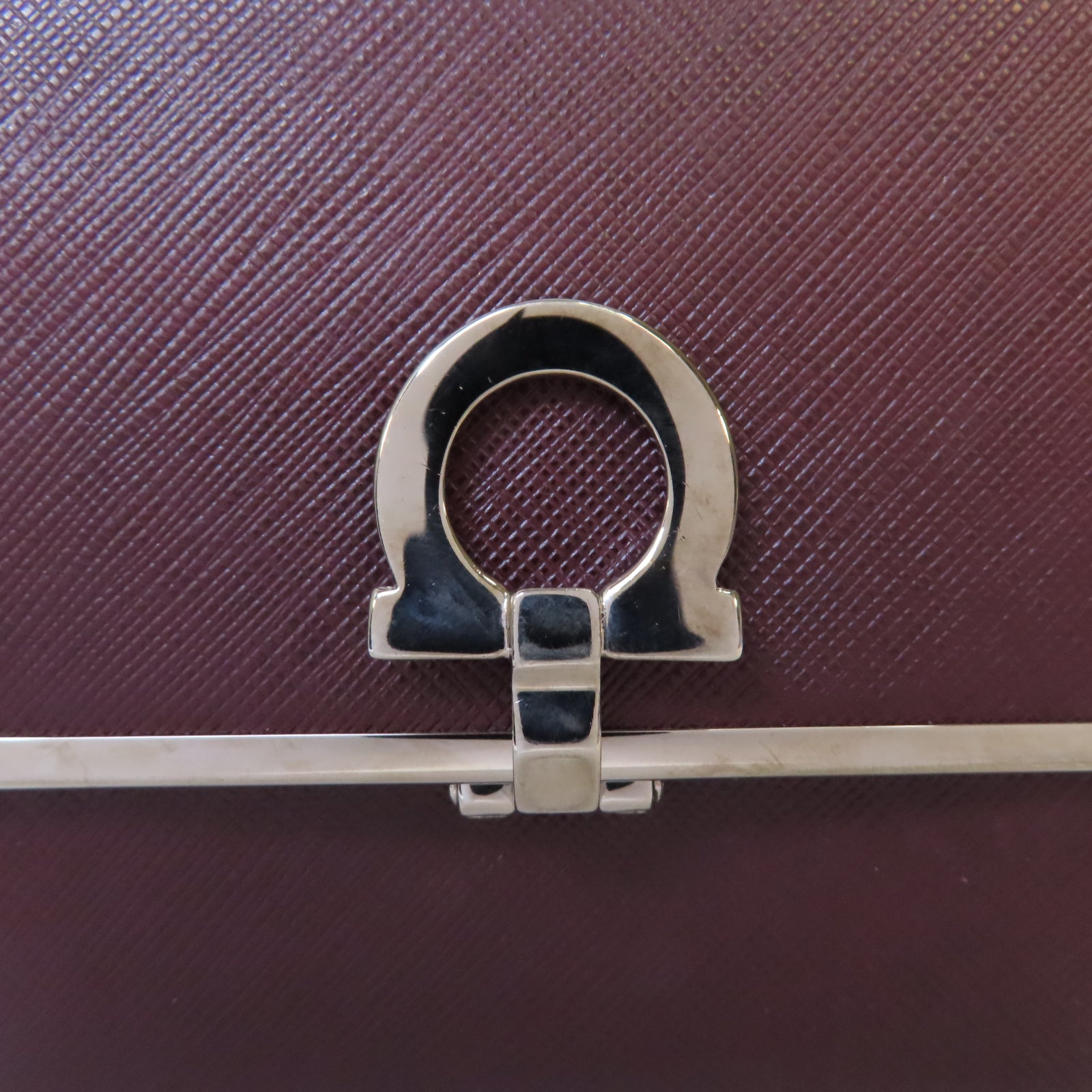 Salvatore Ferragamo 牛皮皮革Wallet銀扣錢包酒紅色