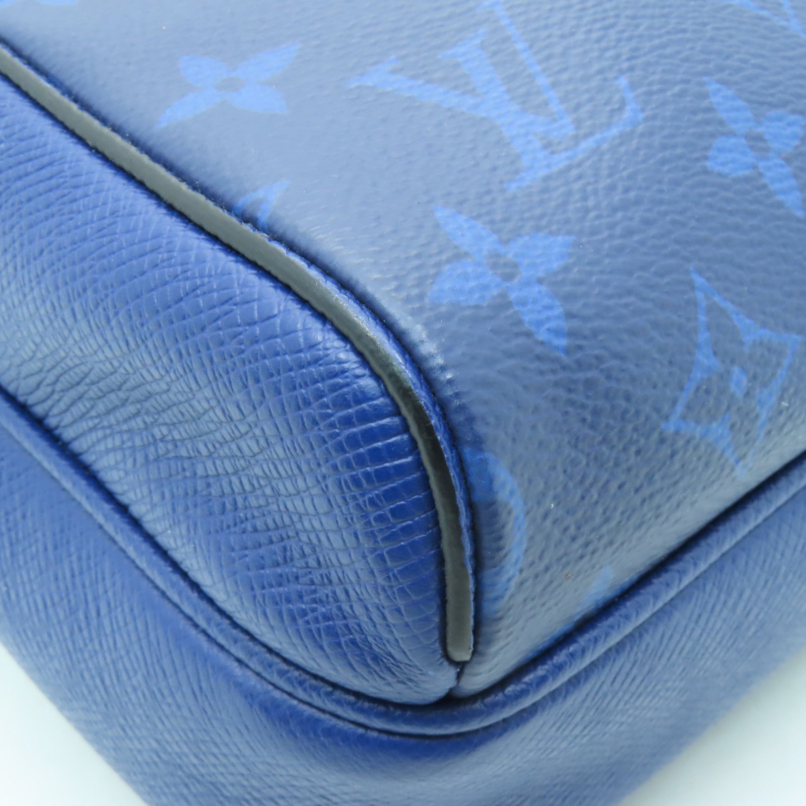 LOUIS VUITTON Taiga Lama Outdoor Messenger Bag銀扣肩背袋藍色