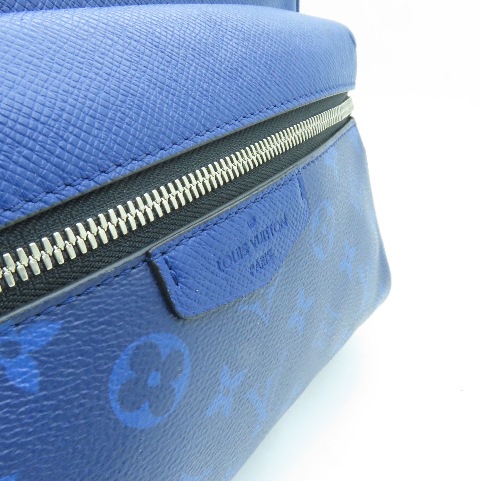 LOUIS VUITTON Taiga Lama Outdoor Messenger Bag銀扣肩背袋藍色