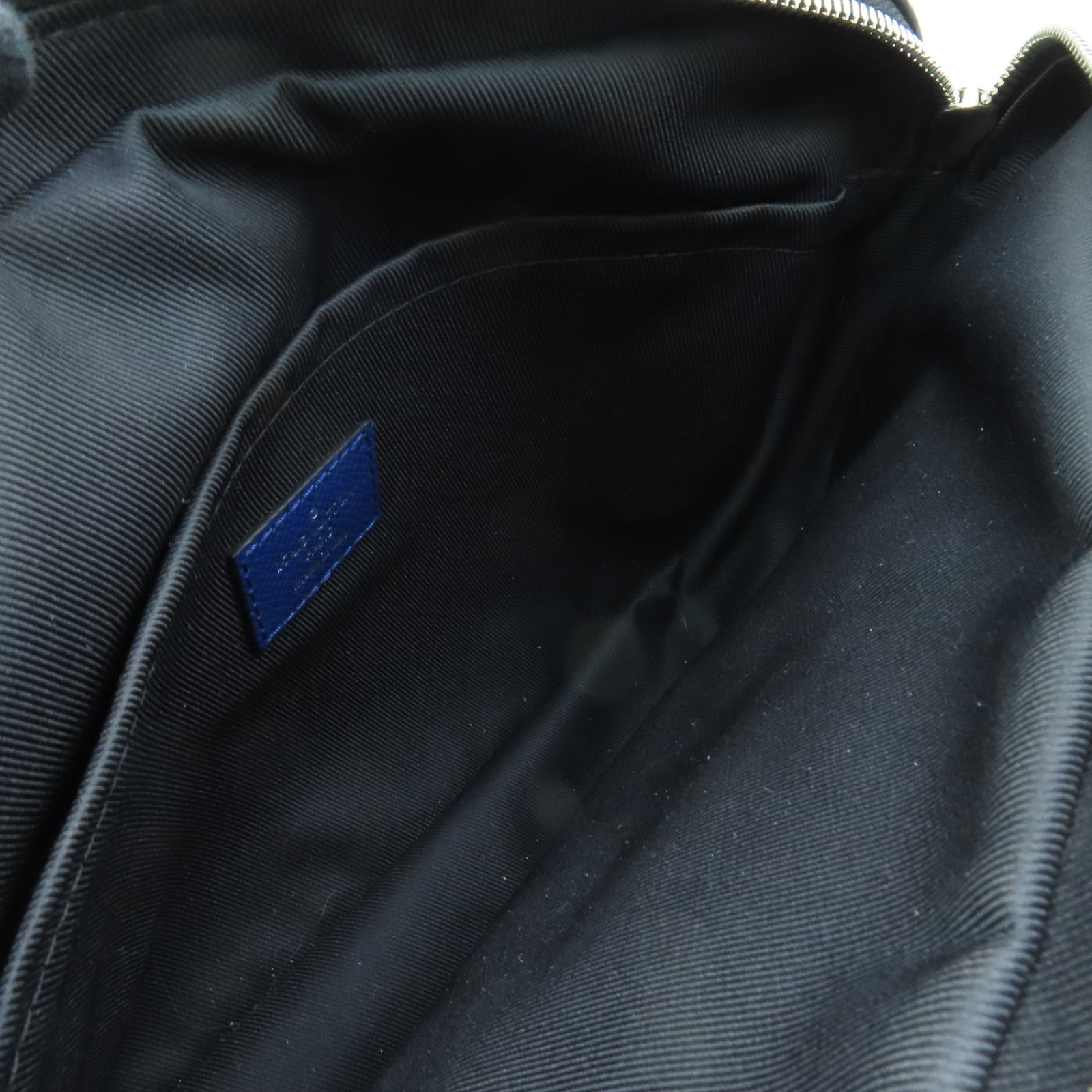 LOUIS VUITTON Taiga Lama Outdoor Messenger Bag銀扣肩背袋藍色