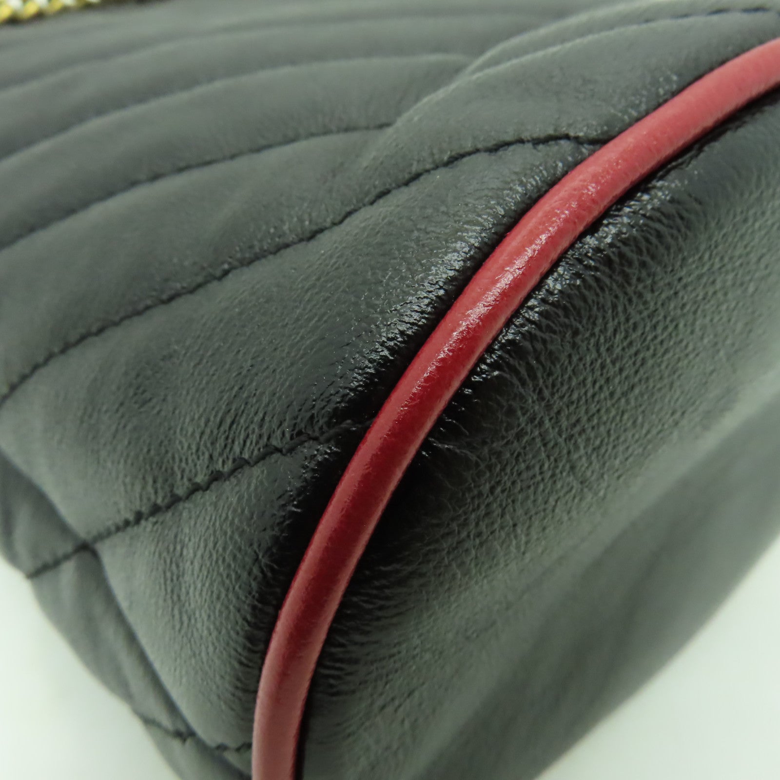 GUCCI 【激減優惠】牛皮皮革GG Marmont Bucket金扣鏈帶肩背袋黑色