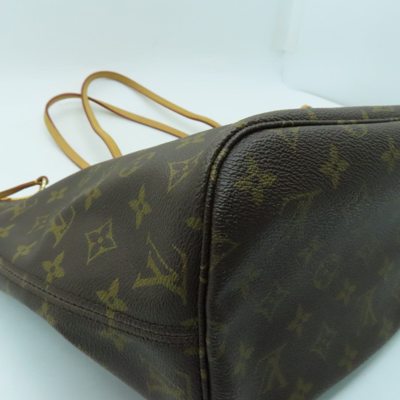 LOUIS VUITTON Monogram Neverfull MM gold buckle handle bag brown