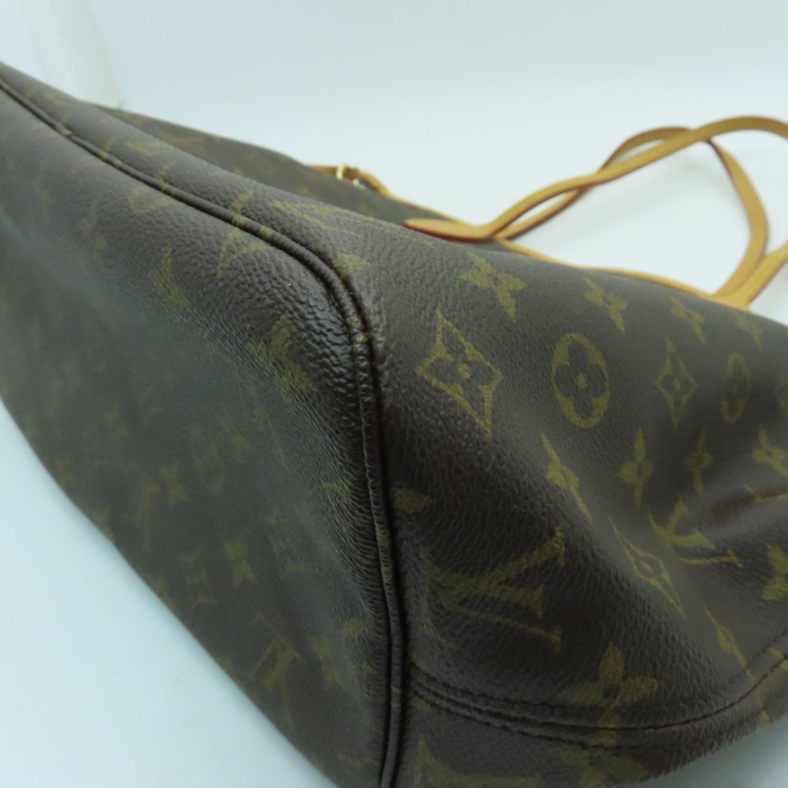 LOUIS VUITTON Monogram Neverfull MM gold buckle handle bag brown