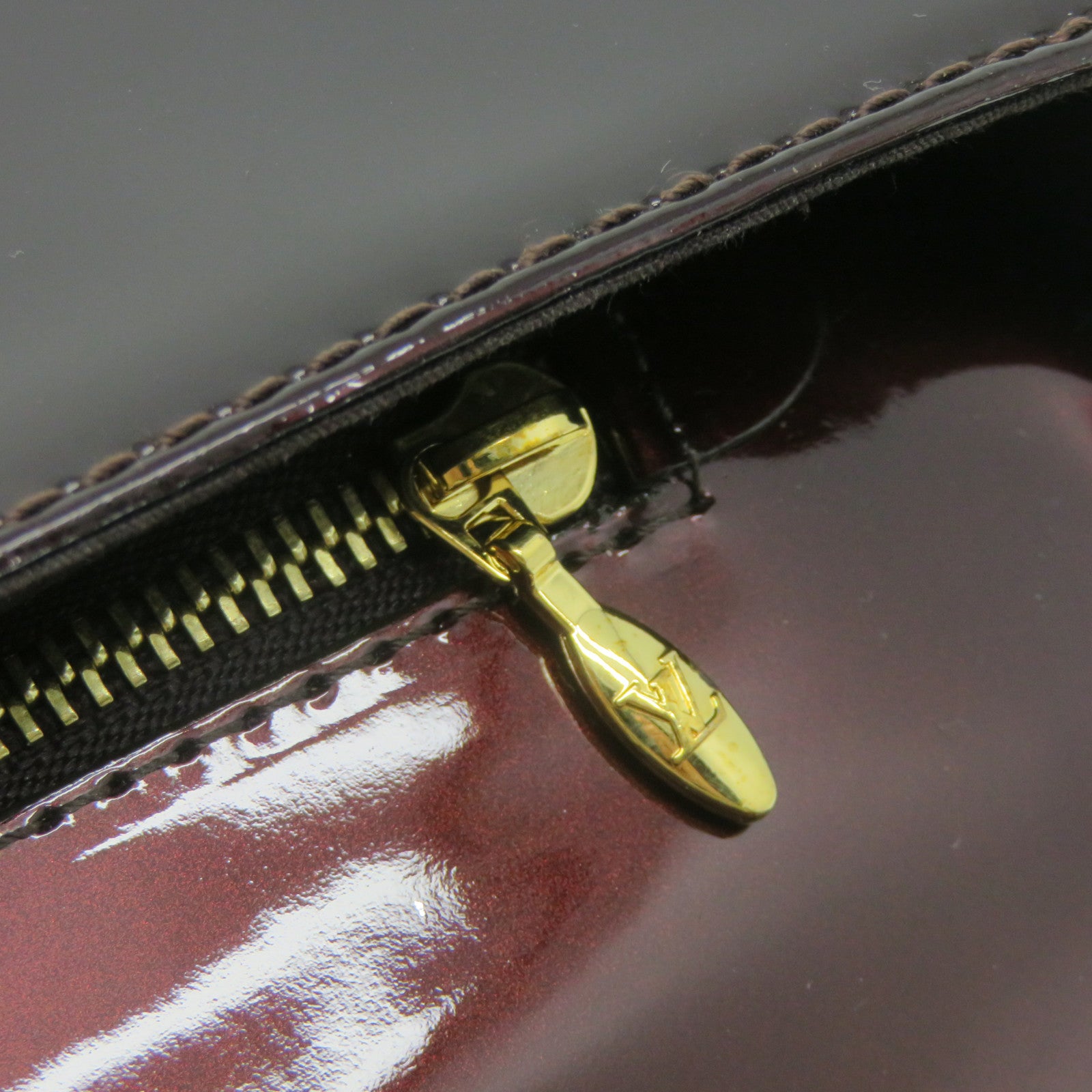LOUIS VUITTON 【激減優惠】Vernis Pochette Sobe金扣手拿包紫色
