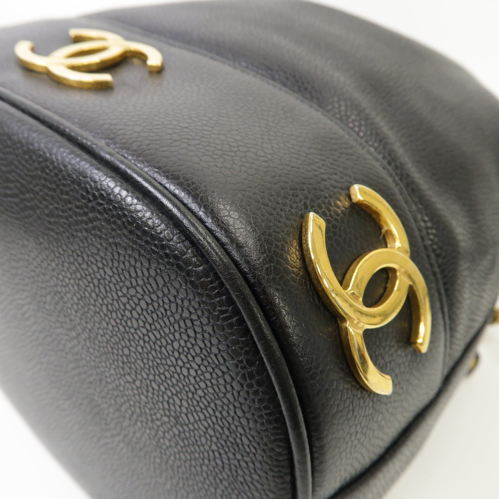 CHANEL Caviar皮革Vintage Bucket金扣鏈帶肩背袋黒色