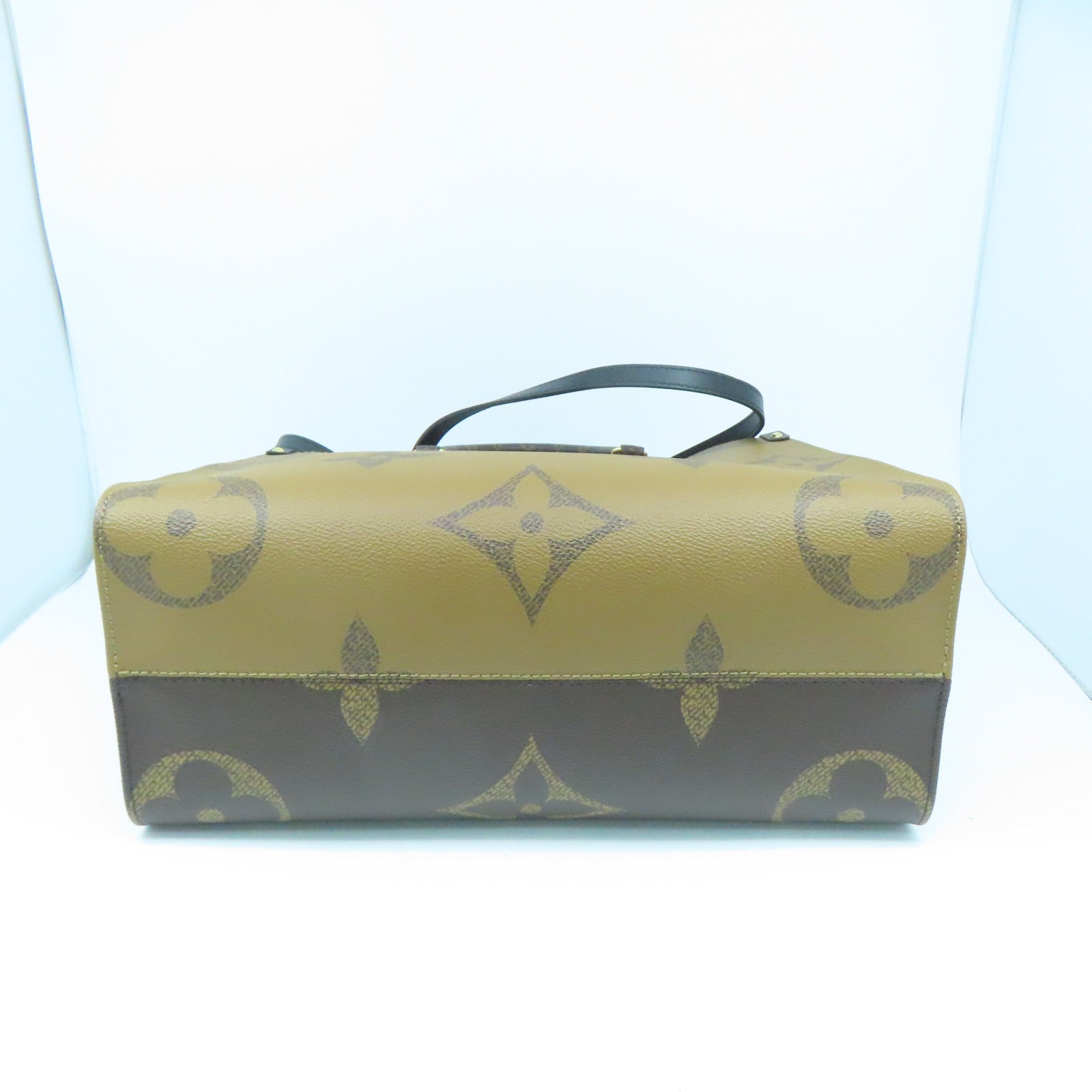 LOUIS VUITTON Monogram Giant On The Go MM金扣手挽袋啡色