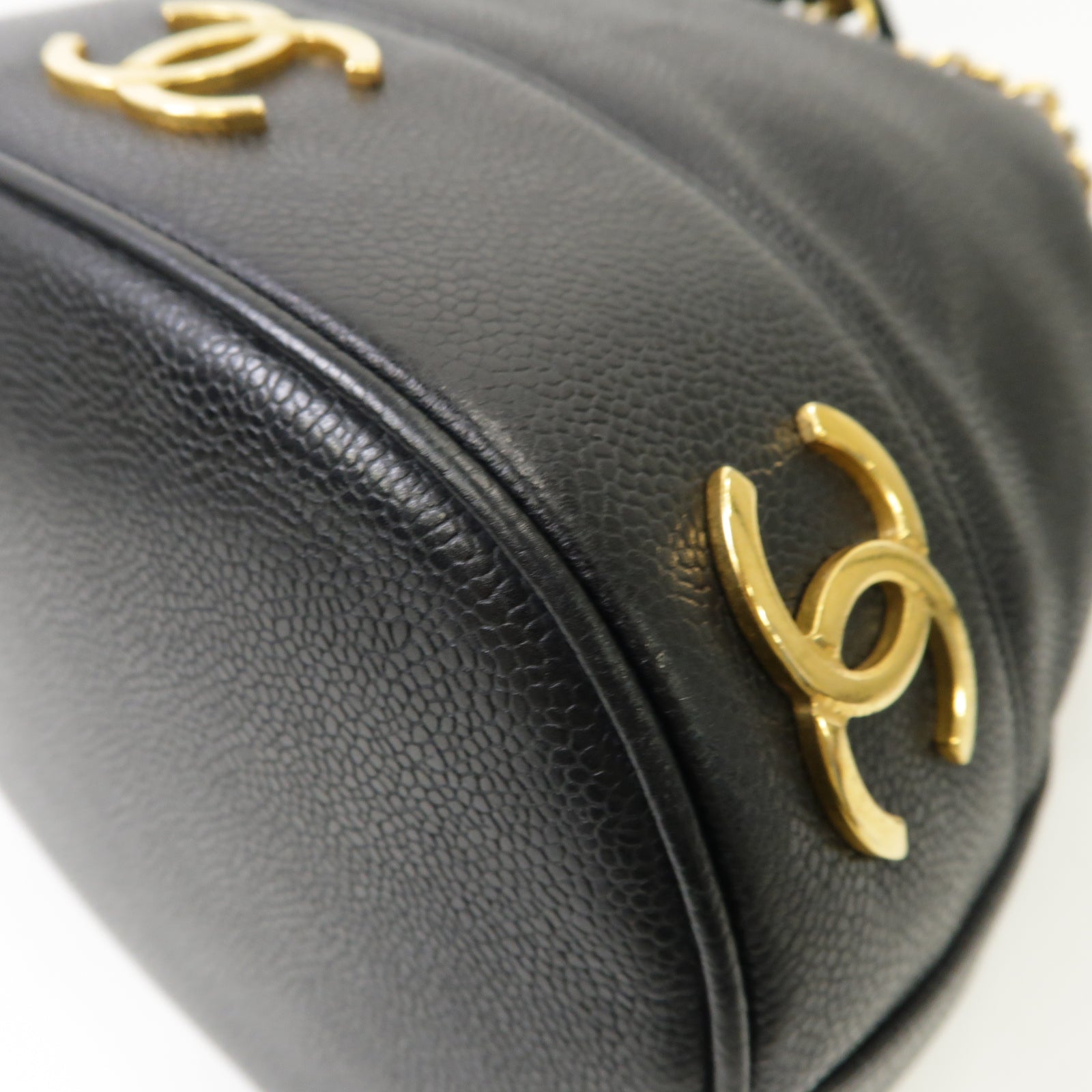 CHANEL Caviar皮革Vintage Bucket金扣鏈帶肩背袋黒色