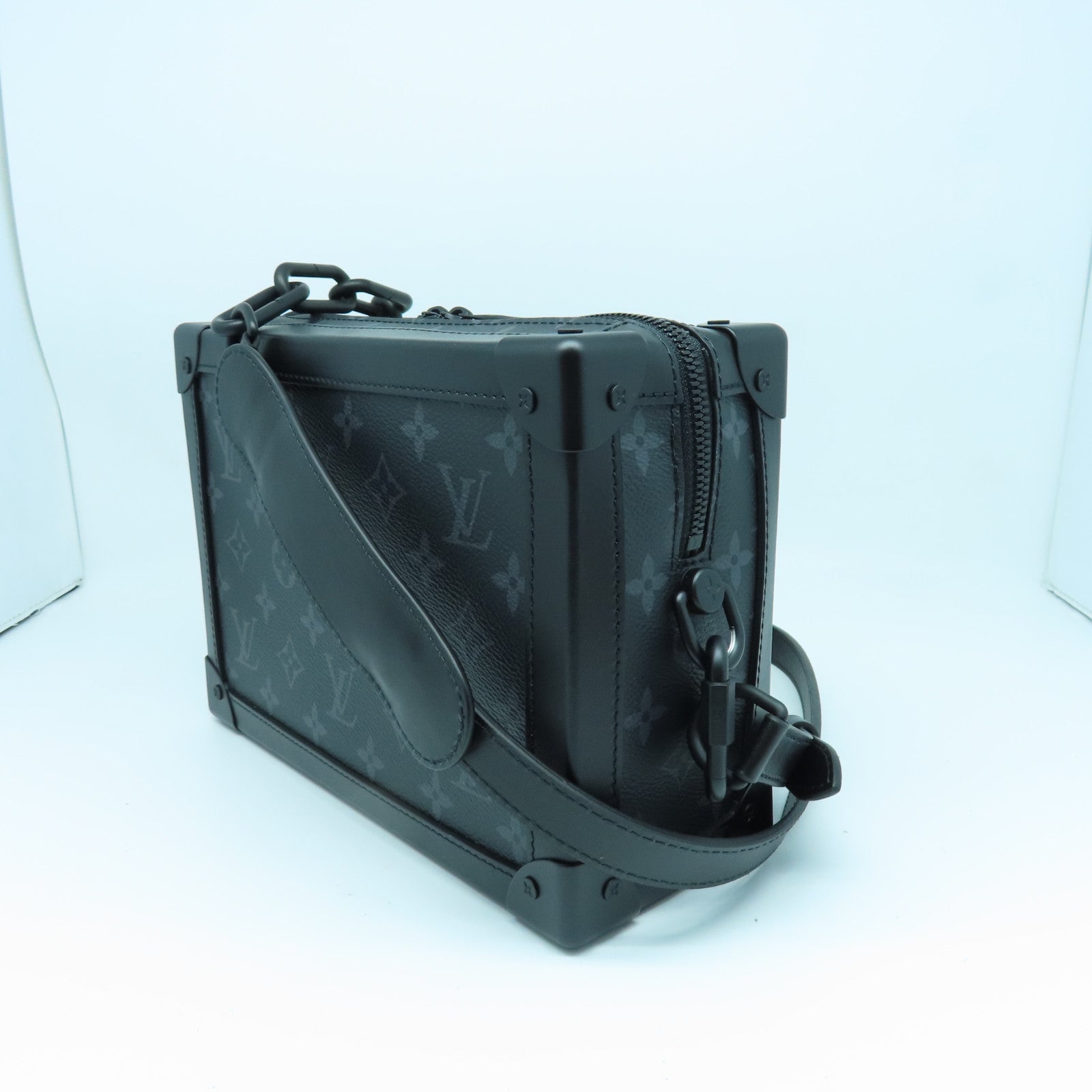 LOUIS VUITTON Monogram Eclipse Soft Trunk肩背袋黑色/灰色