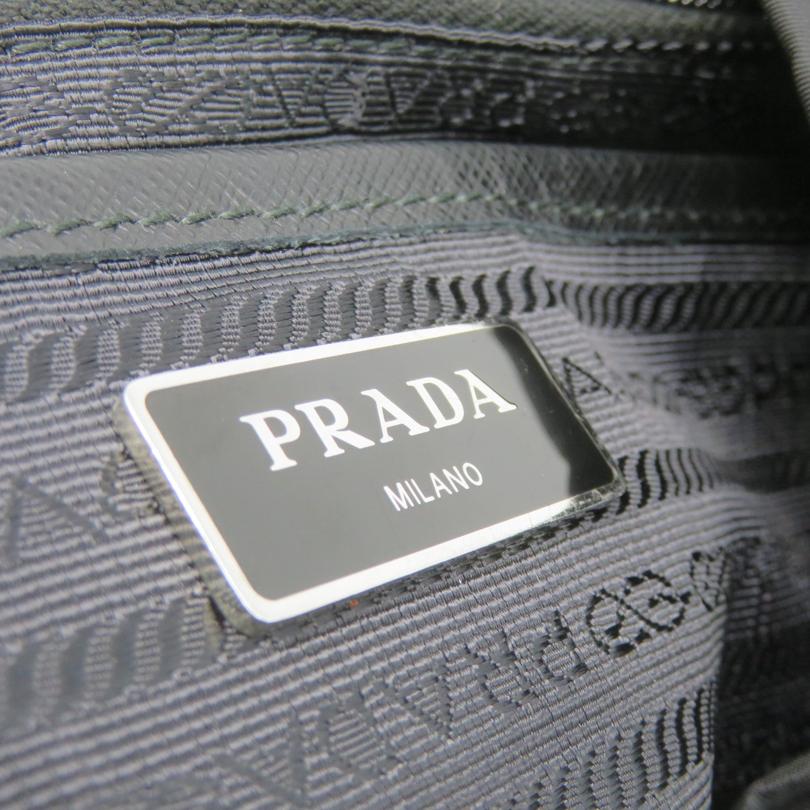 PRADA 尼龍Backpack銀扣背包黑色