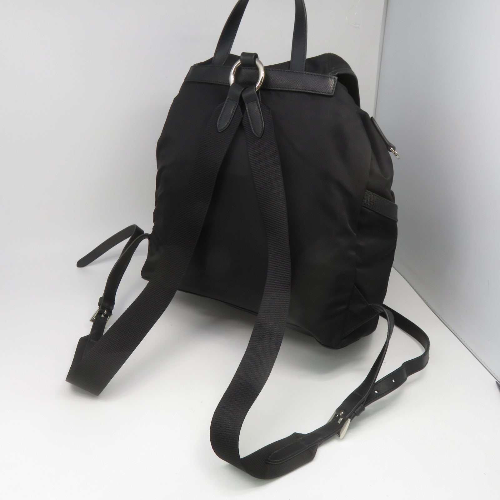 PRADA 尼龍Backpack銀扣背包黑色