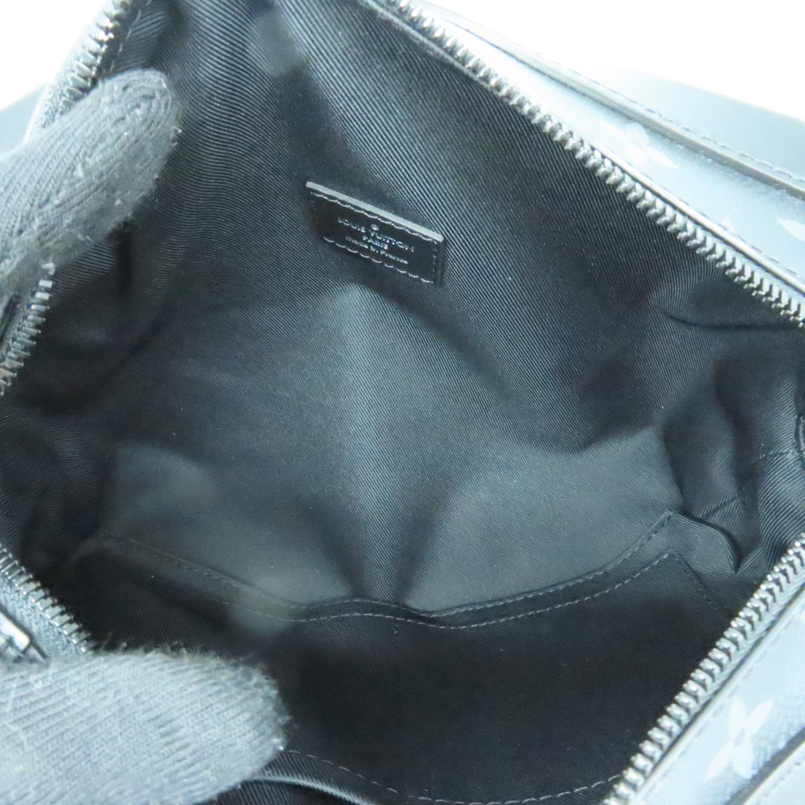 LOUIS VUITTON Monogram Eclipse Soft Trunk肩背袋黑色/灰色