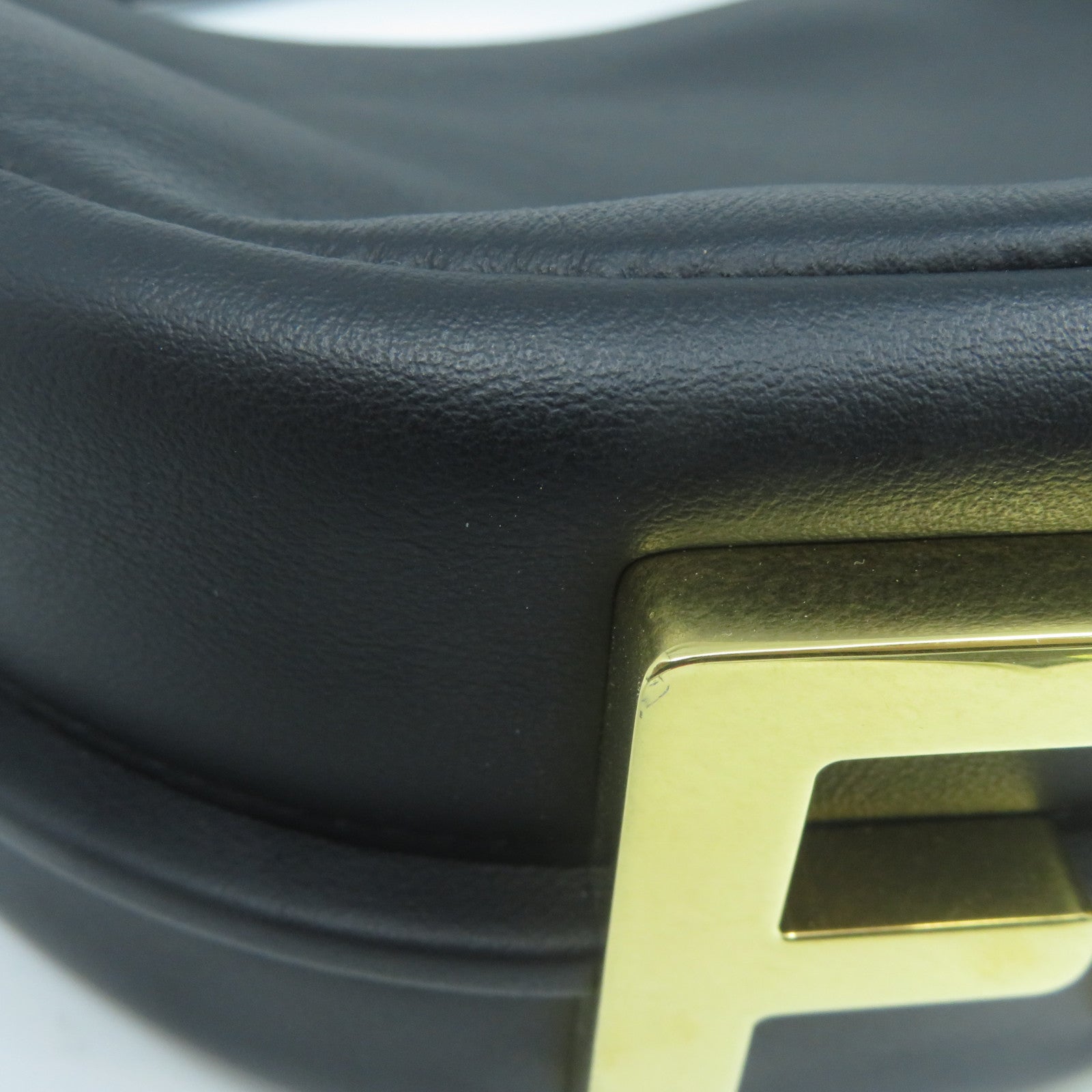 FENDI 牛皮皮革Shoulder Bag金扣肩背袋黑色
