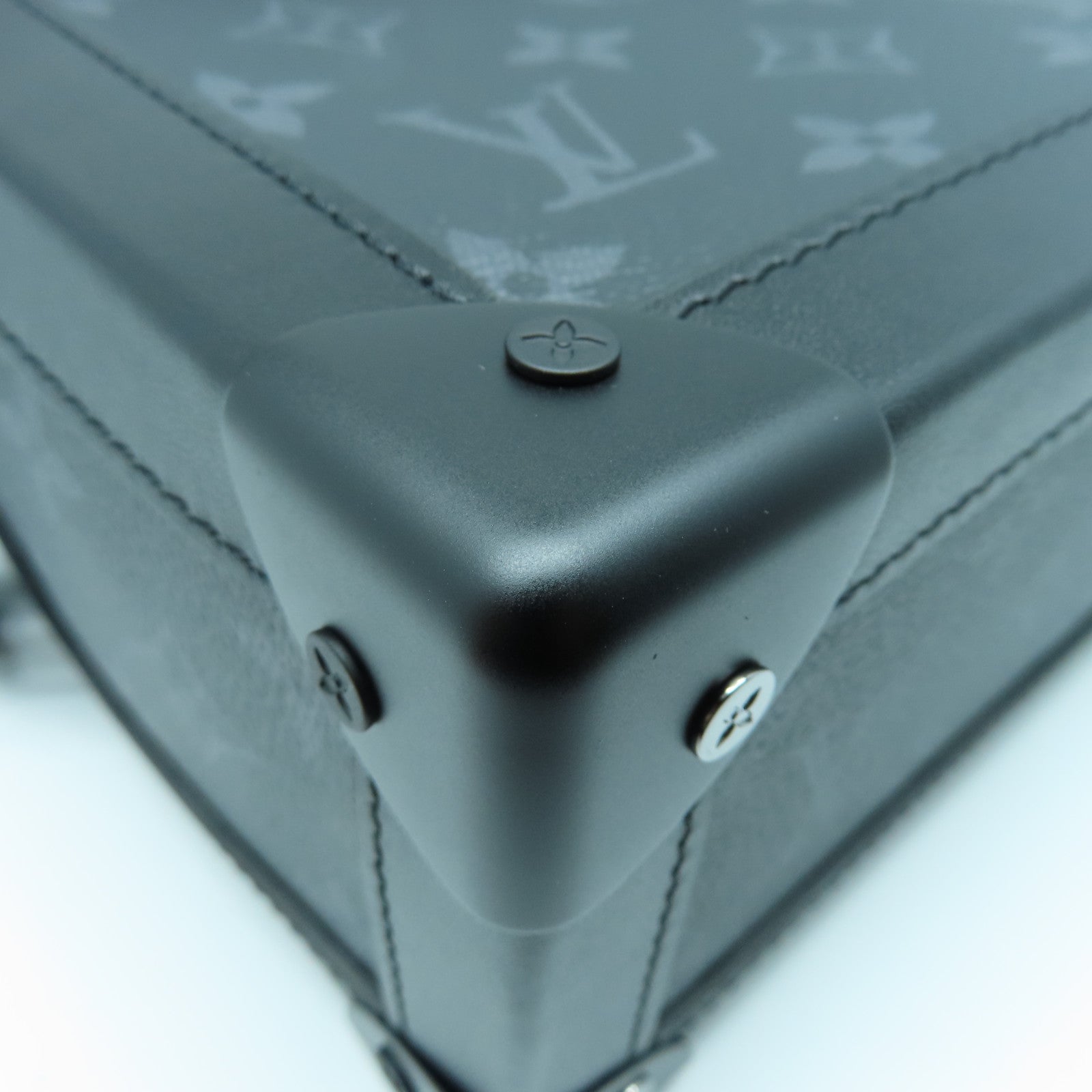 LOUIS VUITTON Monogram Eclipse Soft Trunk肩背袋黑色/灰色