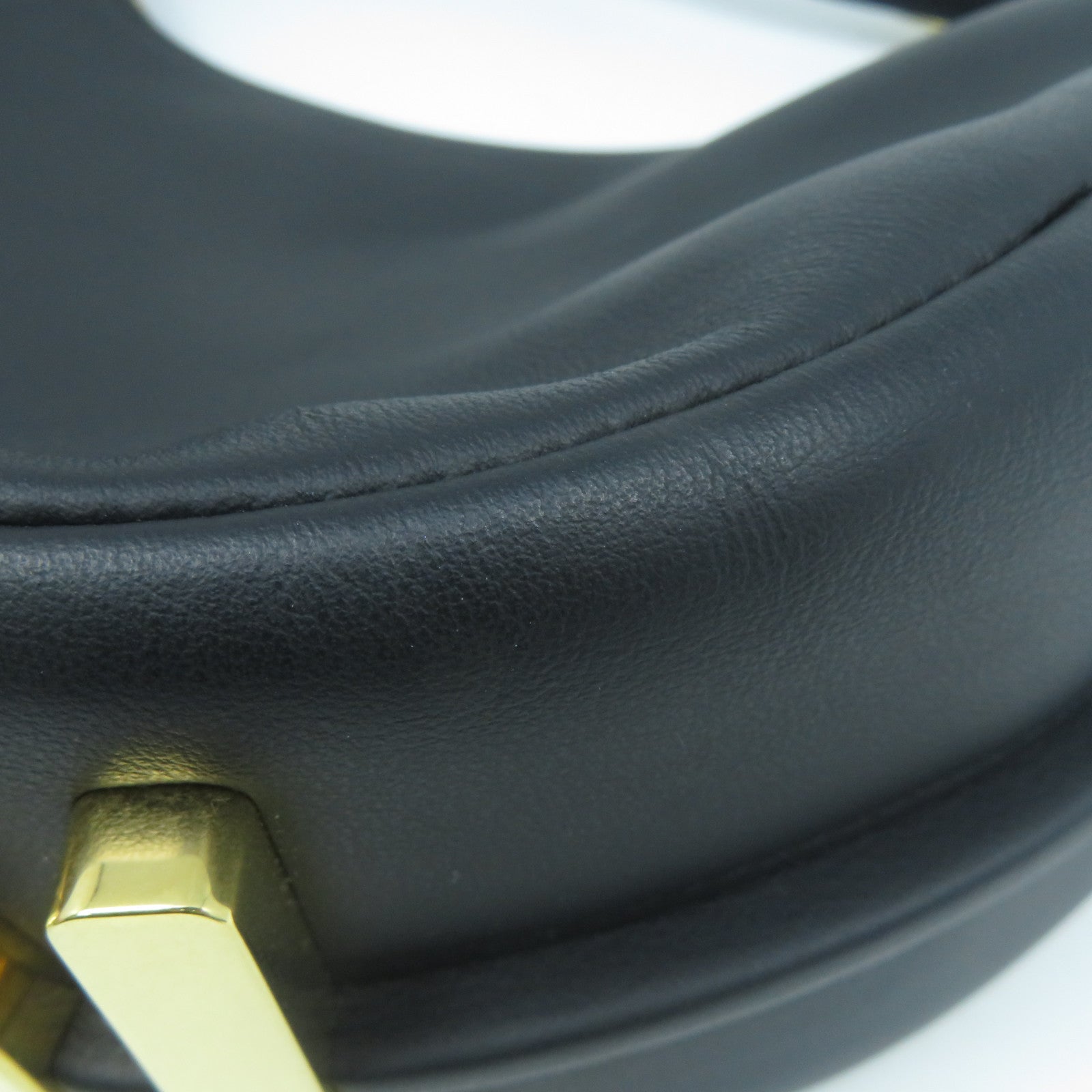 FENDI 牛皮皮革Shoulder Bag金扣肩背袋黑色