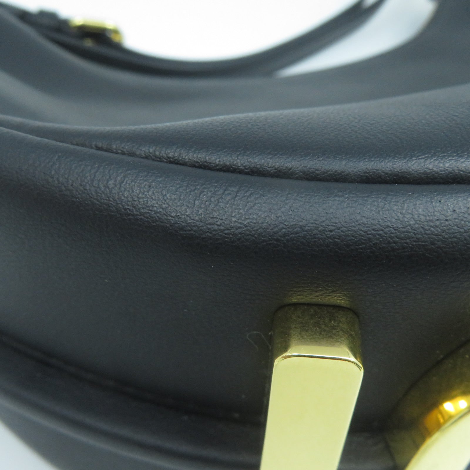 FENDI 牛皮皮革Shoulder Bag金扣肩背袋黑色