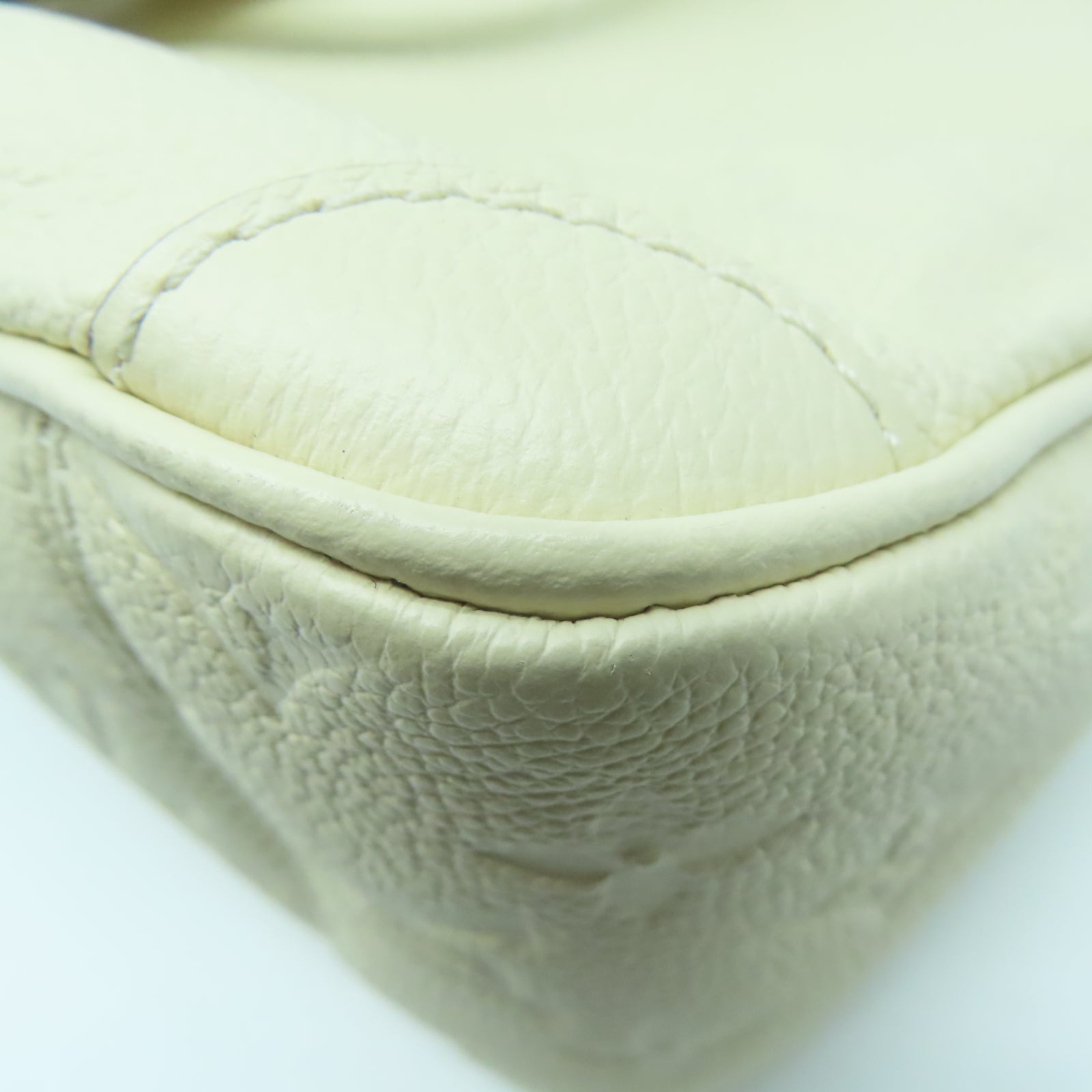 LOUIS VUITTON 【激減優惠】牛皮皮革Trianon PM金扣手挽肩背兩用袋米色