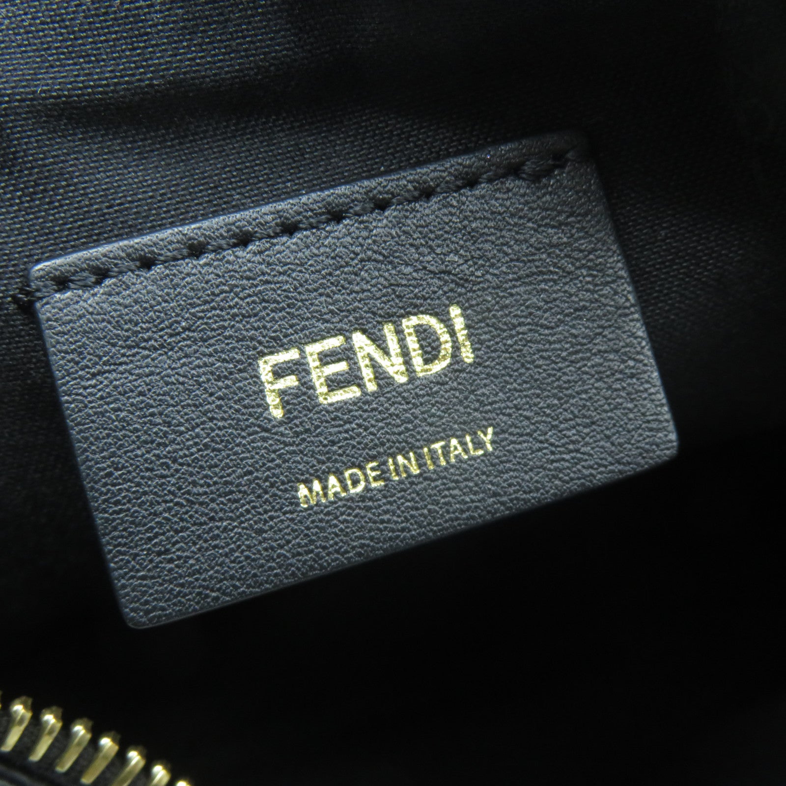 FENDI 牛皮皮革Shoulder Bag金扣肩背袋黑色