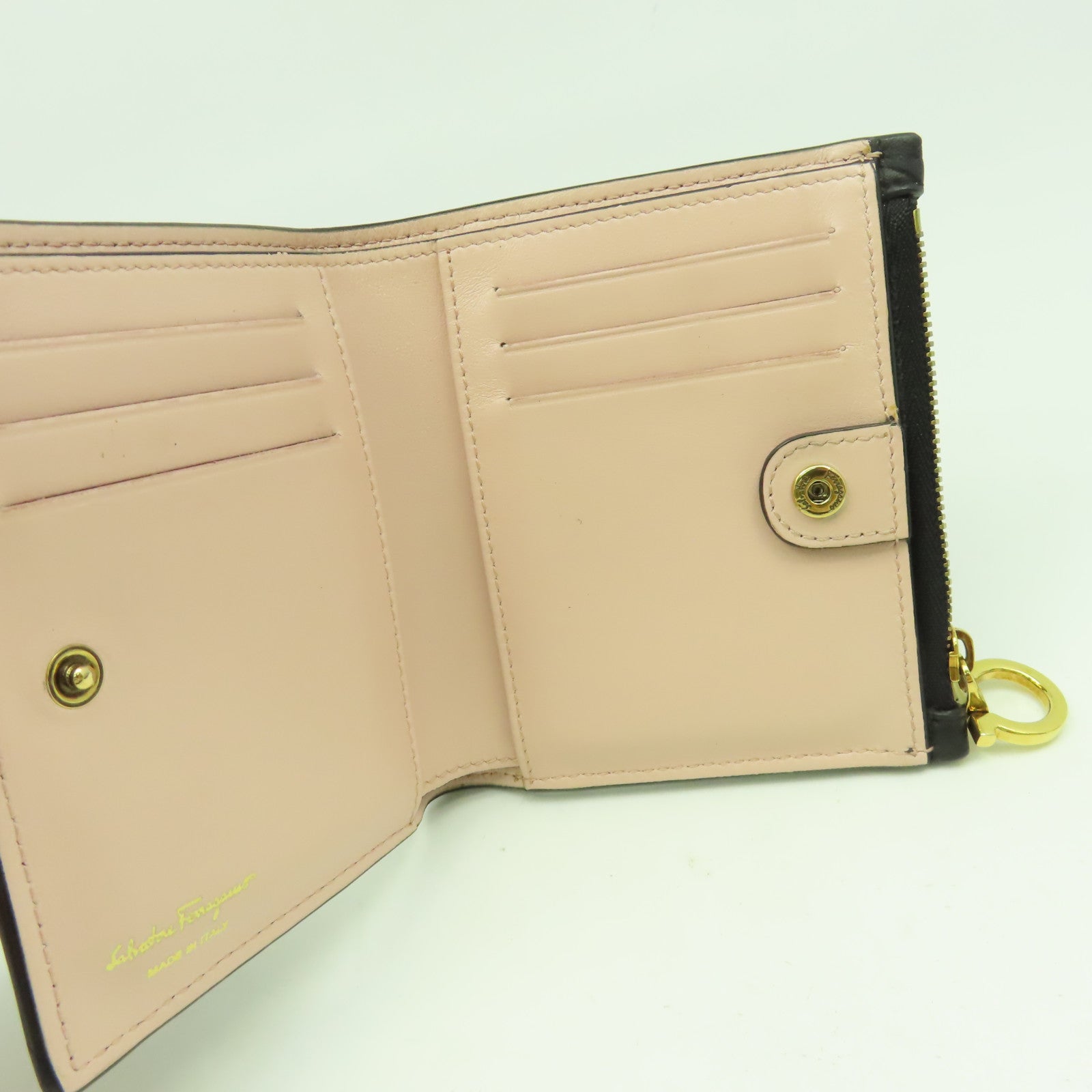 Salvatore Ferragamo 牛皮皮革Wallet金扣錢包黑色