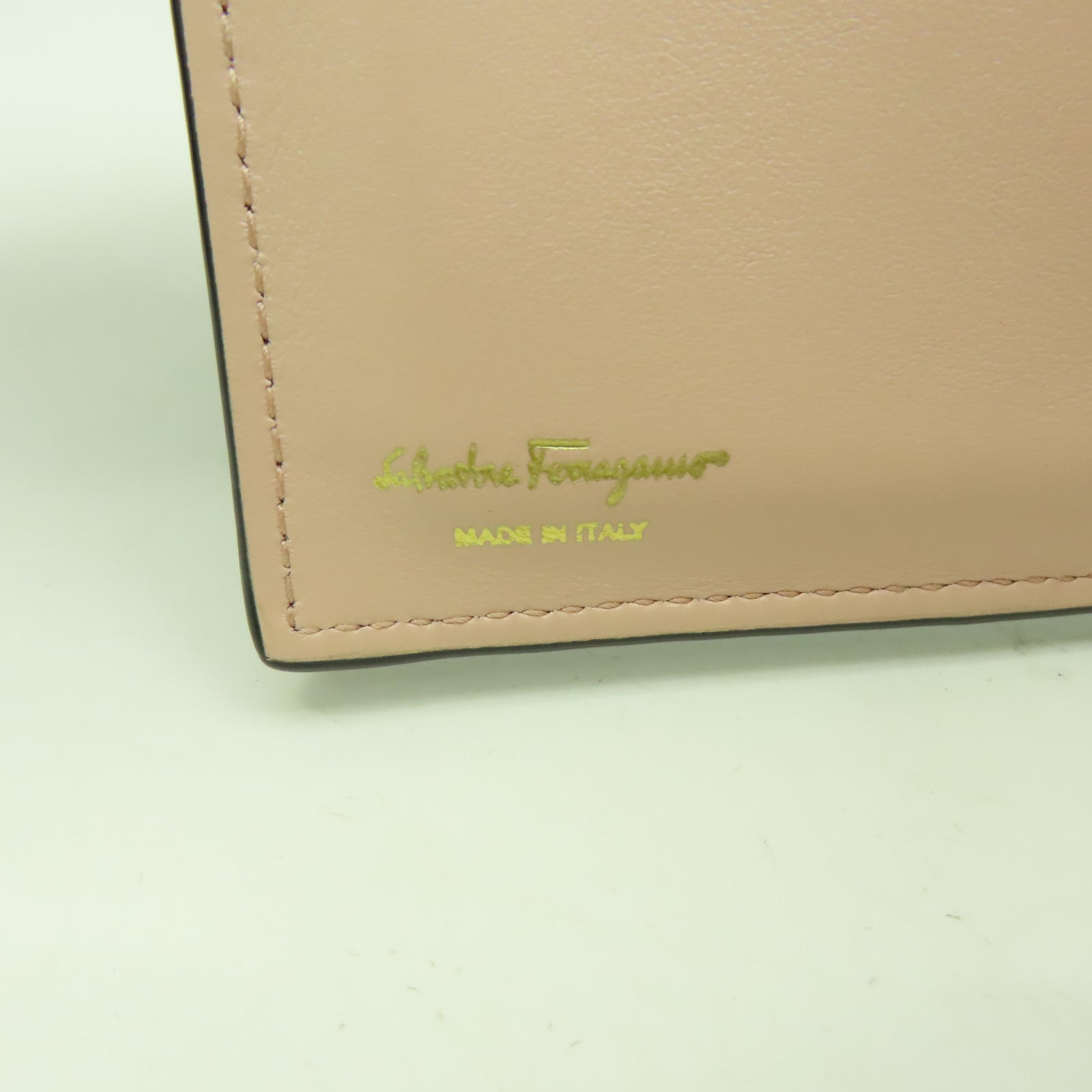 Salvatore Ferragamo 牛皮皮革Wallet金扣錢包黑色