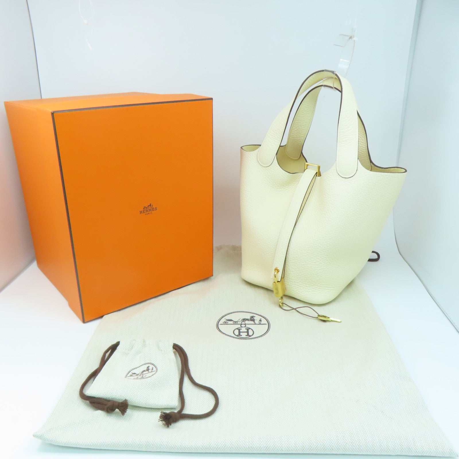 HERMES Taurillon Clemence Leather Picotin PM Gold Buckle Handle Bag White