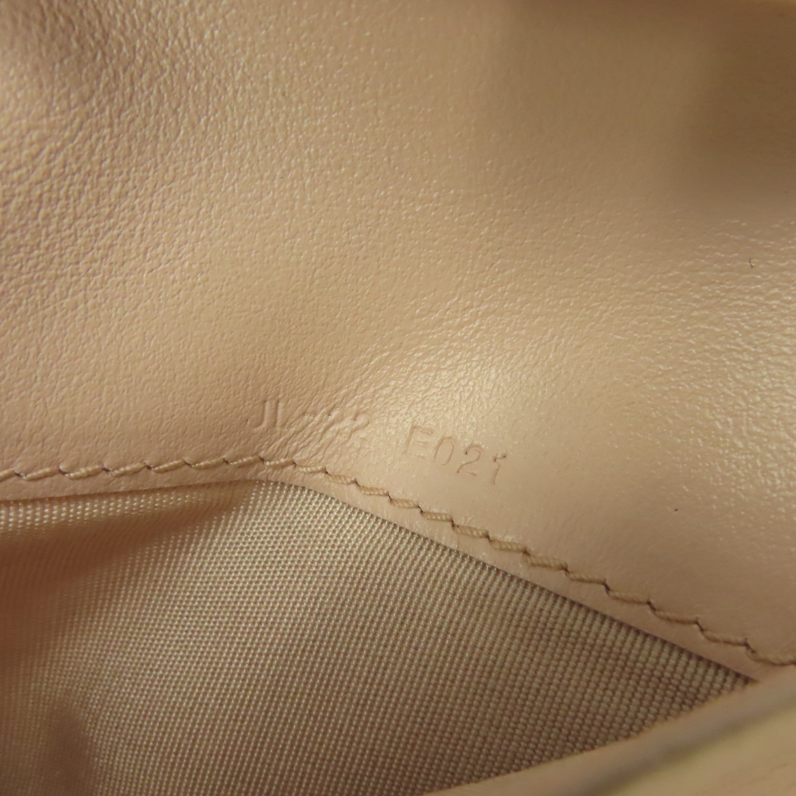 Salvatore Ferragamo 牛皮皮革Wallet金扣錢包黑色