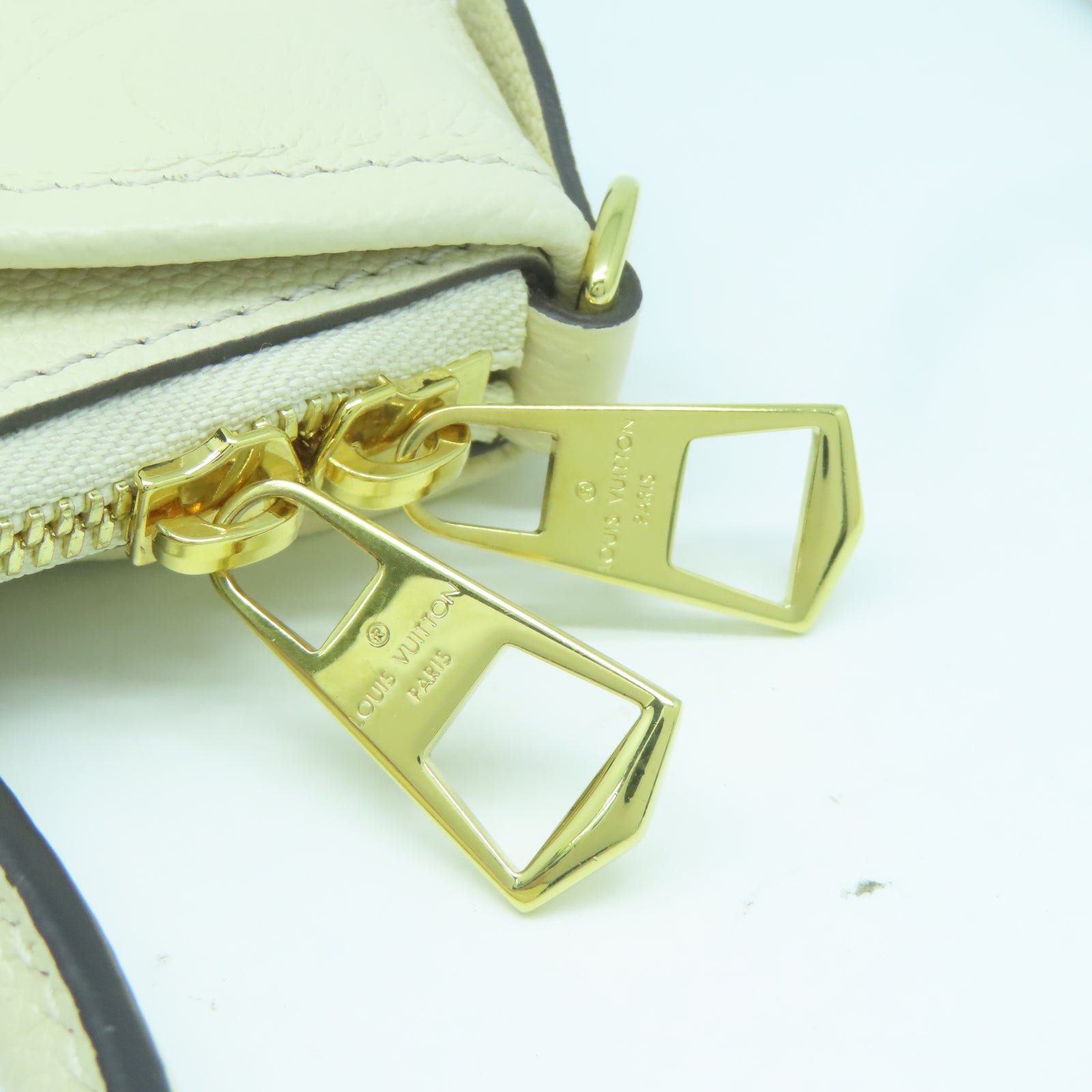 LOUIS VUITTON 【激減優惠】牛皮皮革Trianon PM金扣手挽肩背兩用袋米色
