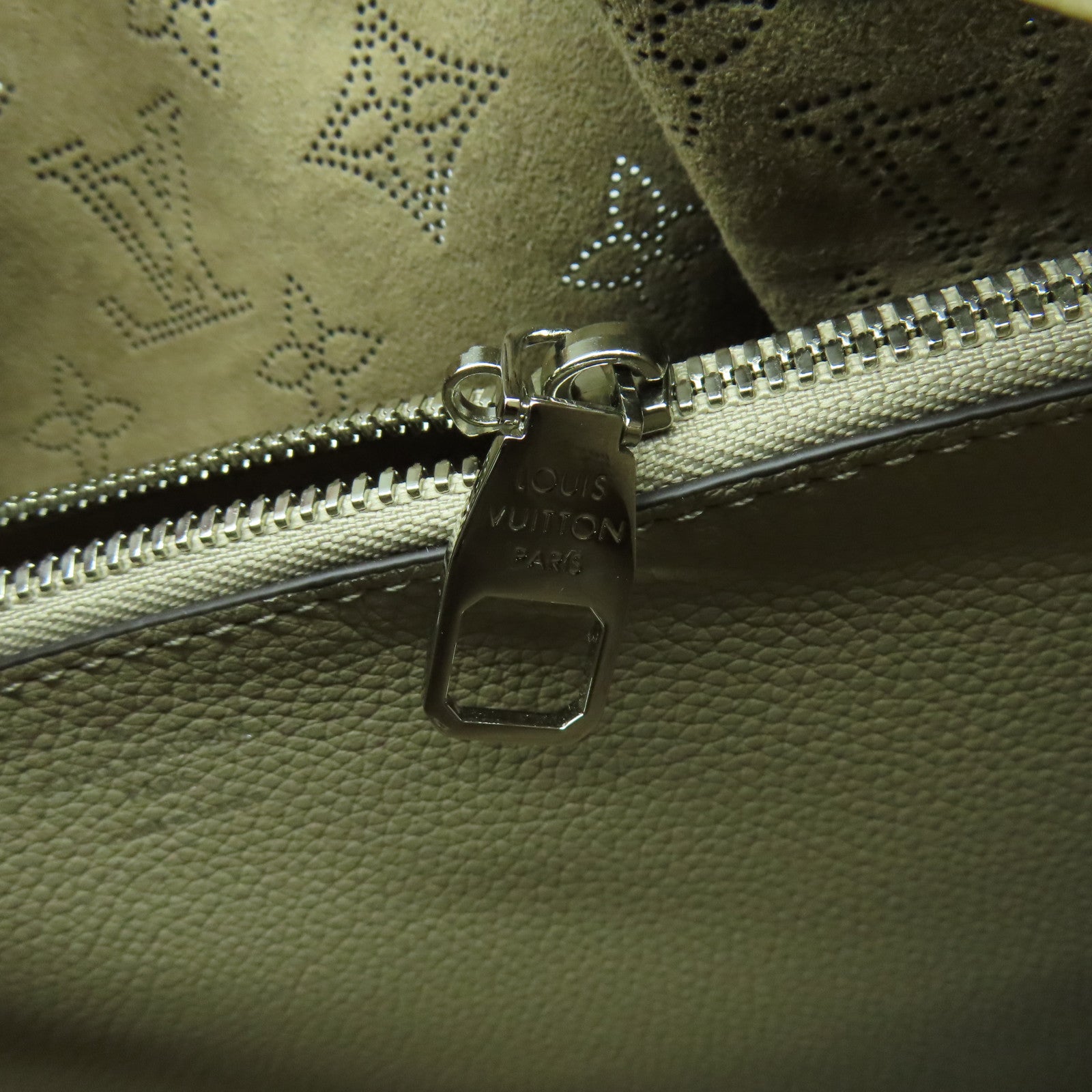 LOUIS VUITTON Mahina Muria銀扣手挽肩背兩用袋卡其色