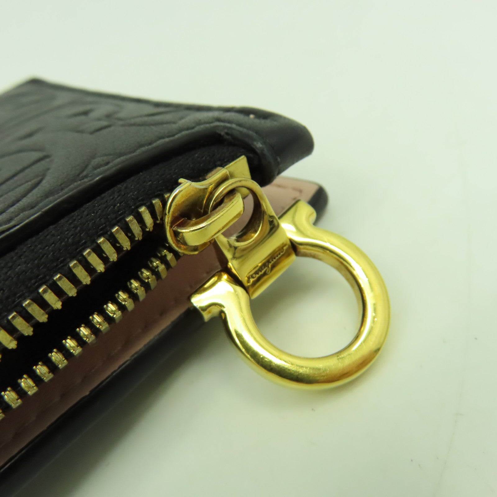 Salvatore Ferragamo 牛皮皮革Wallet金扣錢包黑色