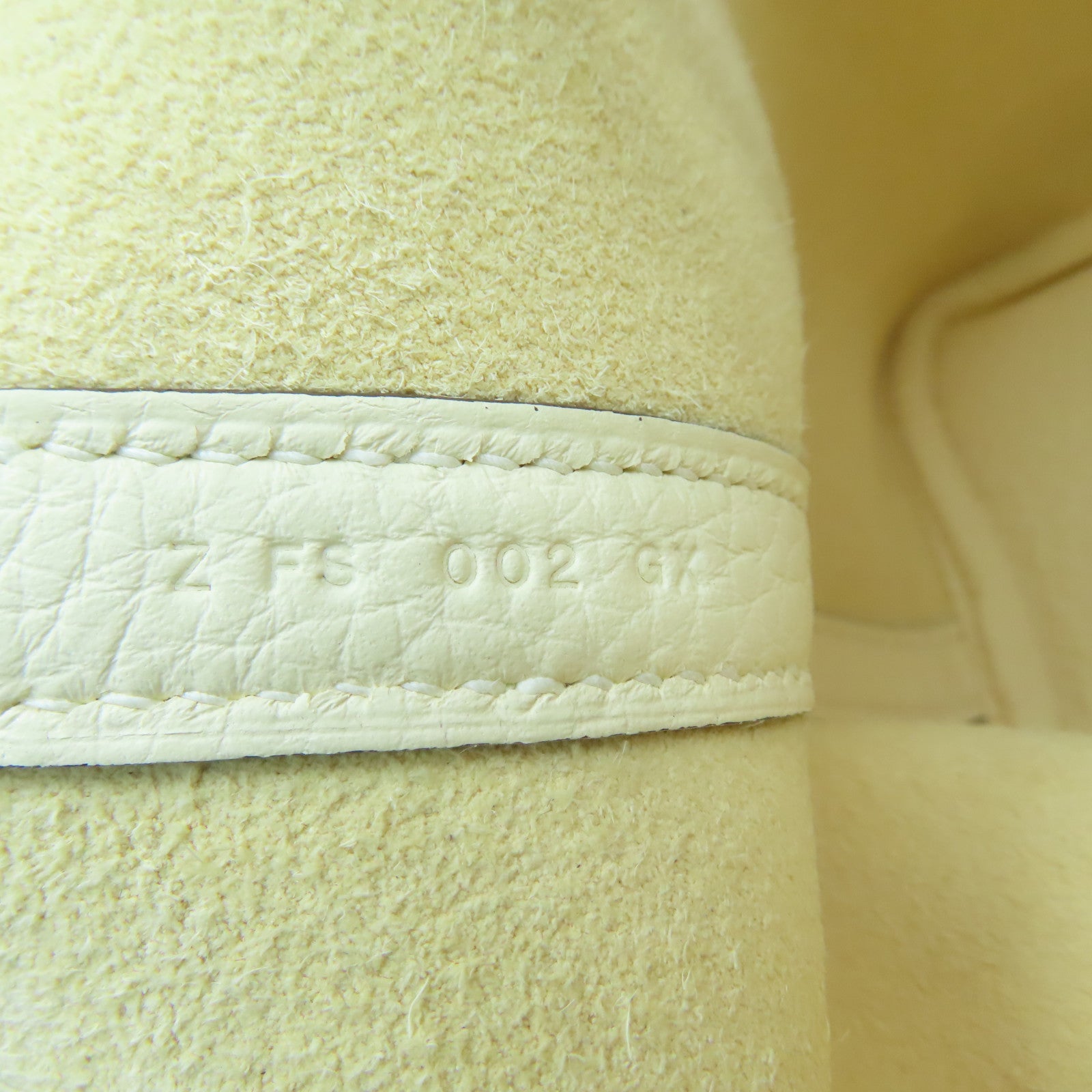 HERMES Taurillon Clemence Leather Picotin PM Gold Buckle Handle Bag White