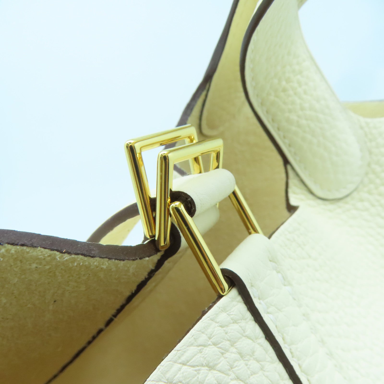 HERMES Taurillon Clemence Leather Picotin PM Gold Buckle Handle Bag White