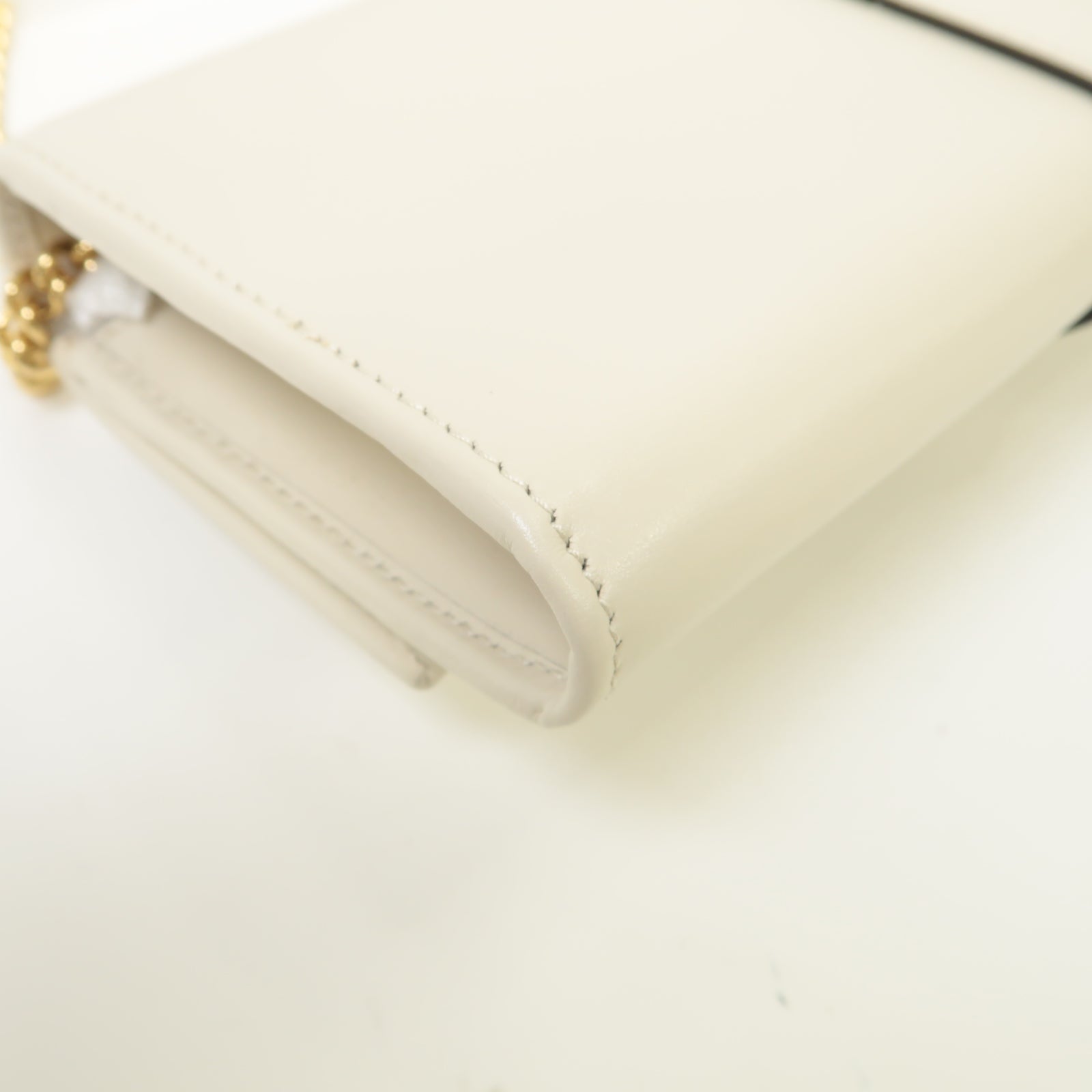 GUCCI 牛皮皮革Wallet On Chain Shoulder Bag金扣鏈帶肩背袋白色