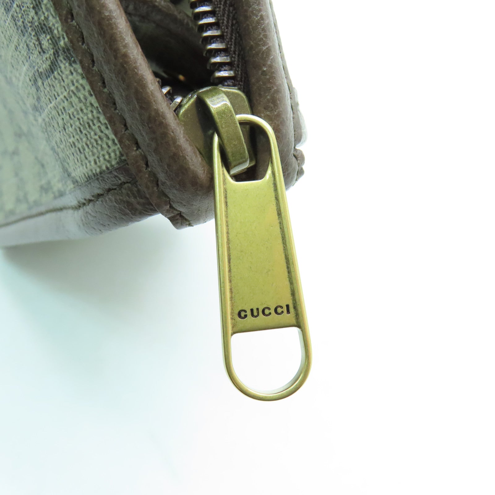 GUCCI Coated Canvas GG Supreme Ophidia GG Gold Buckle Clutch GUCCI Coated Canvas GG Supreme Ophidia GG Gold Buckle Clutch