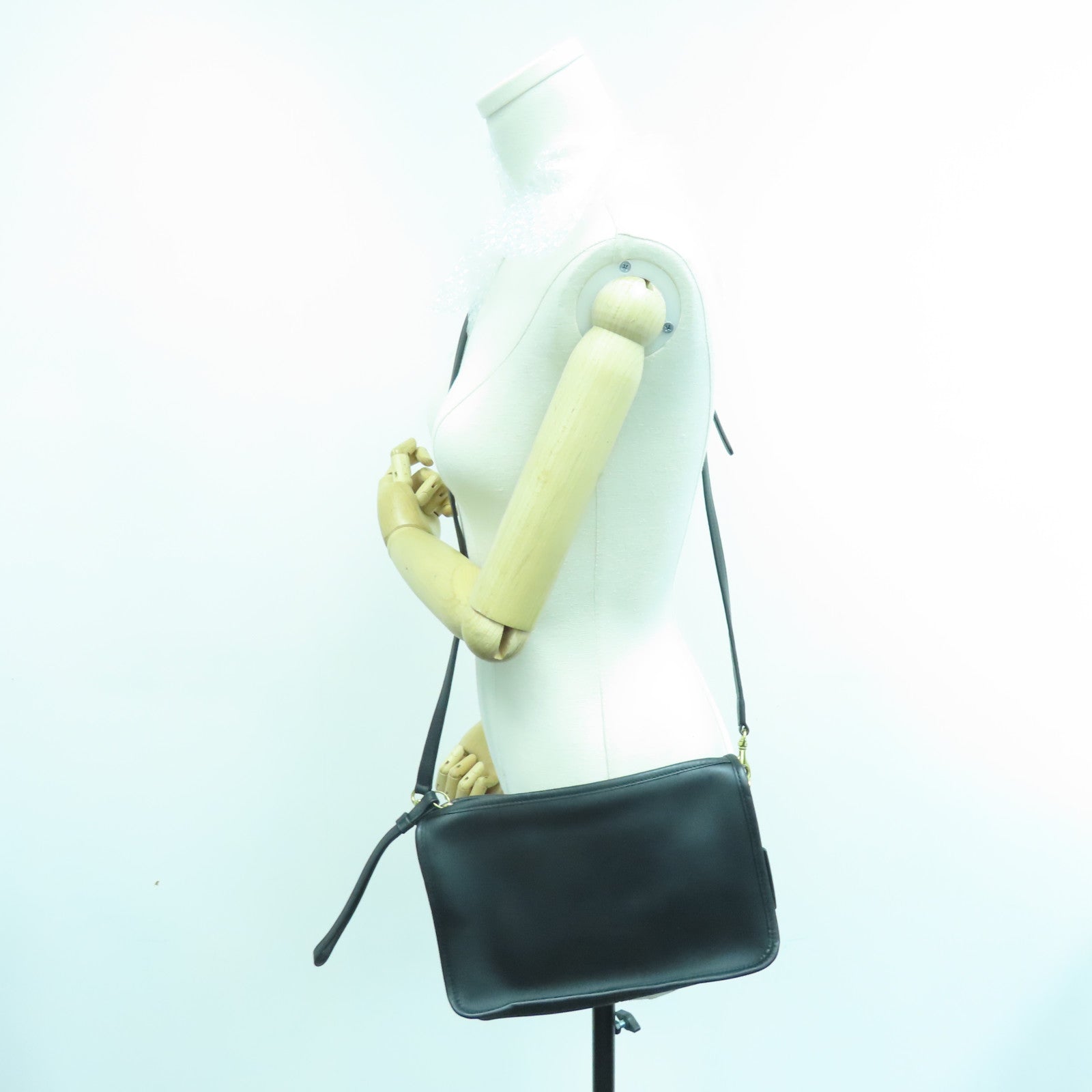 COACH cowhide leather Shoulder Bag gold buckle shoulder bag black