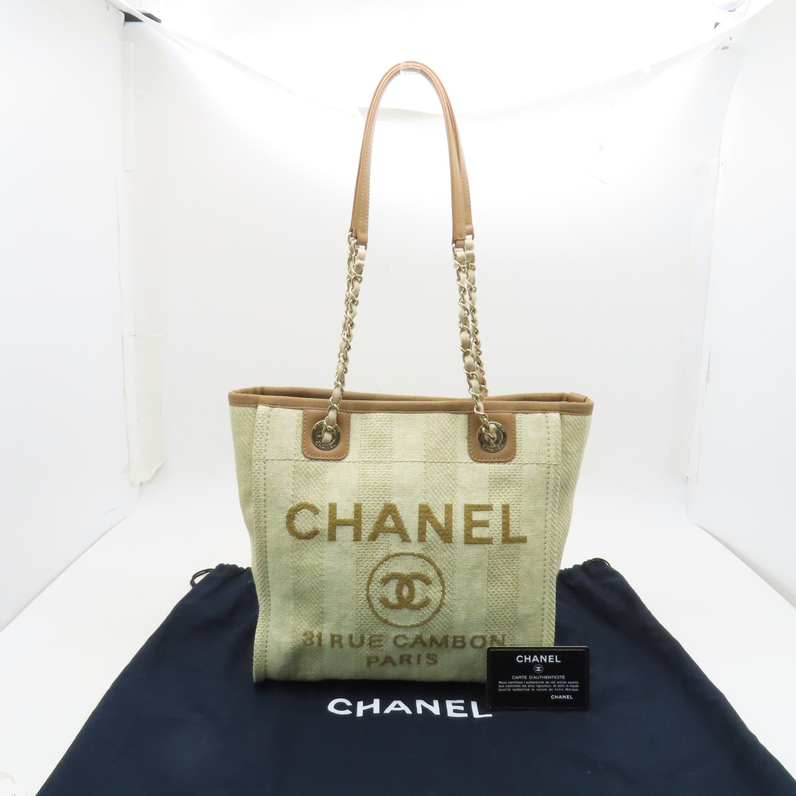 CHANEL 帆布Deauville PM金扣肩背袋米色