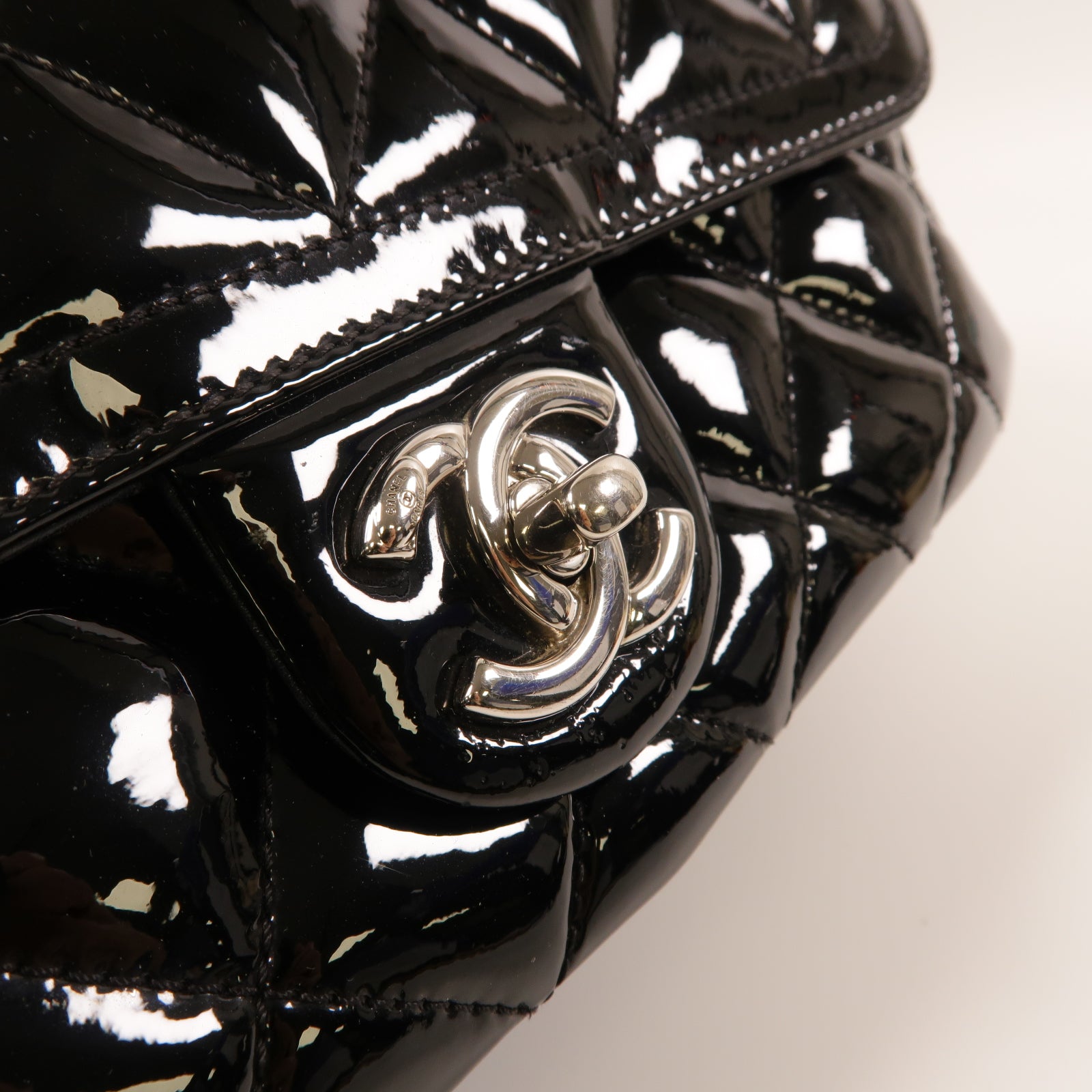 CHANEL 菱格漆皮皮革Chain Shoulder銀扣鏈帶肩背袋黑色