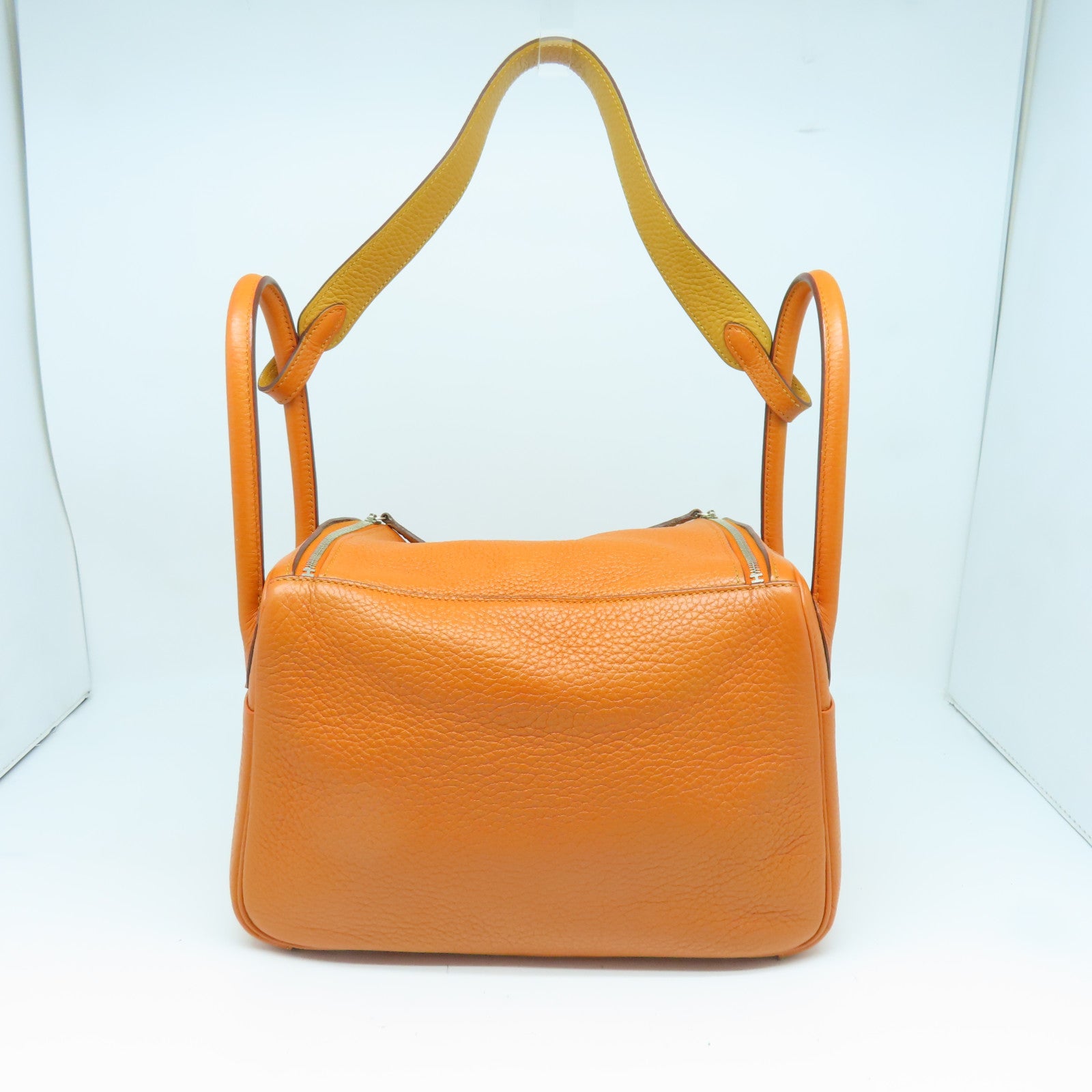 HERMES Taurillon Clemence皮革Lindy 26银扣手挽肩背两用袋橙色