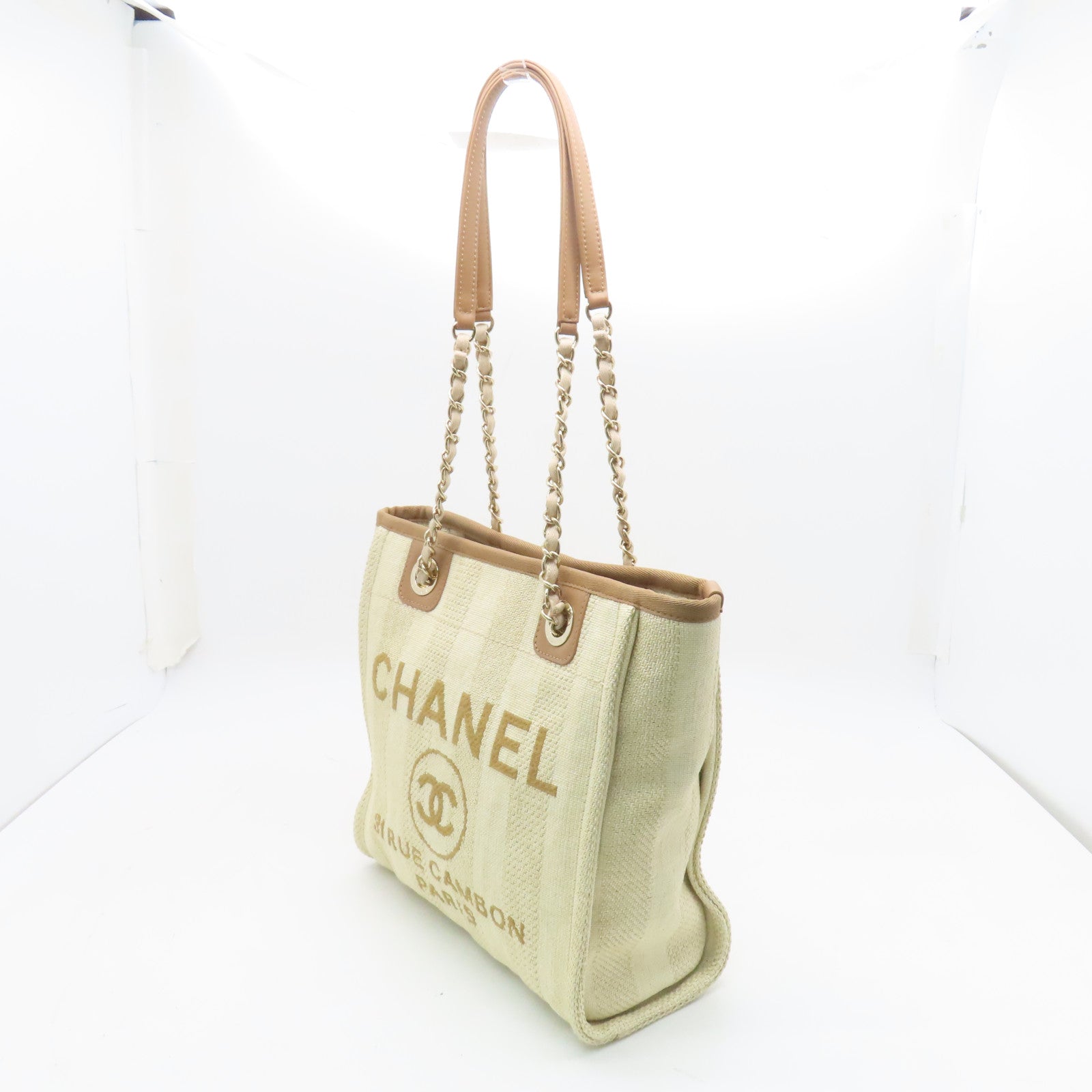 CHANEL 帆布Deauville PM金扣肩背袋米色