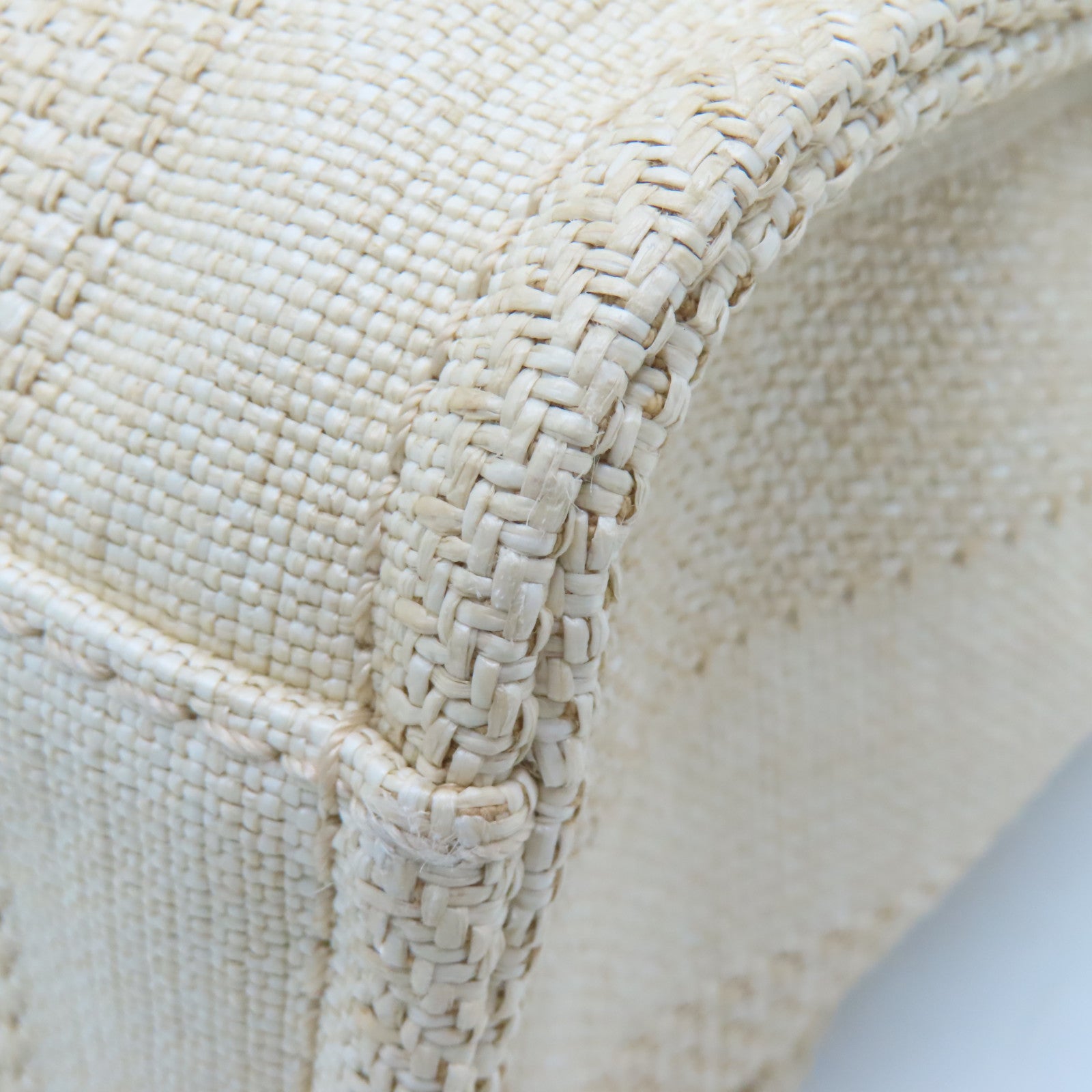 CHANEL 帆布Deauville PM金扣肩背袋米色