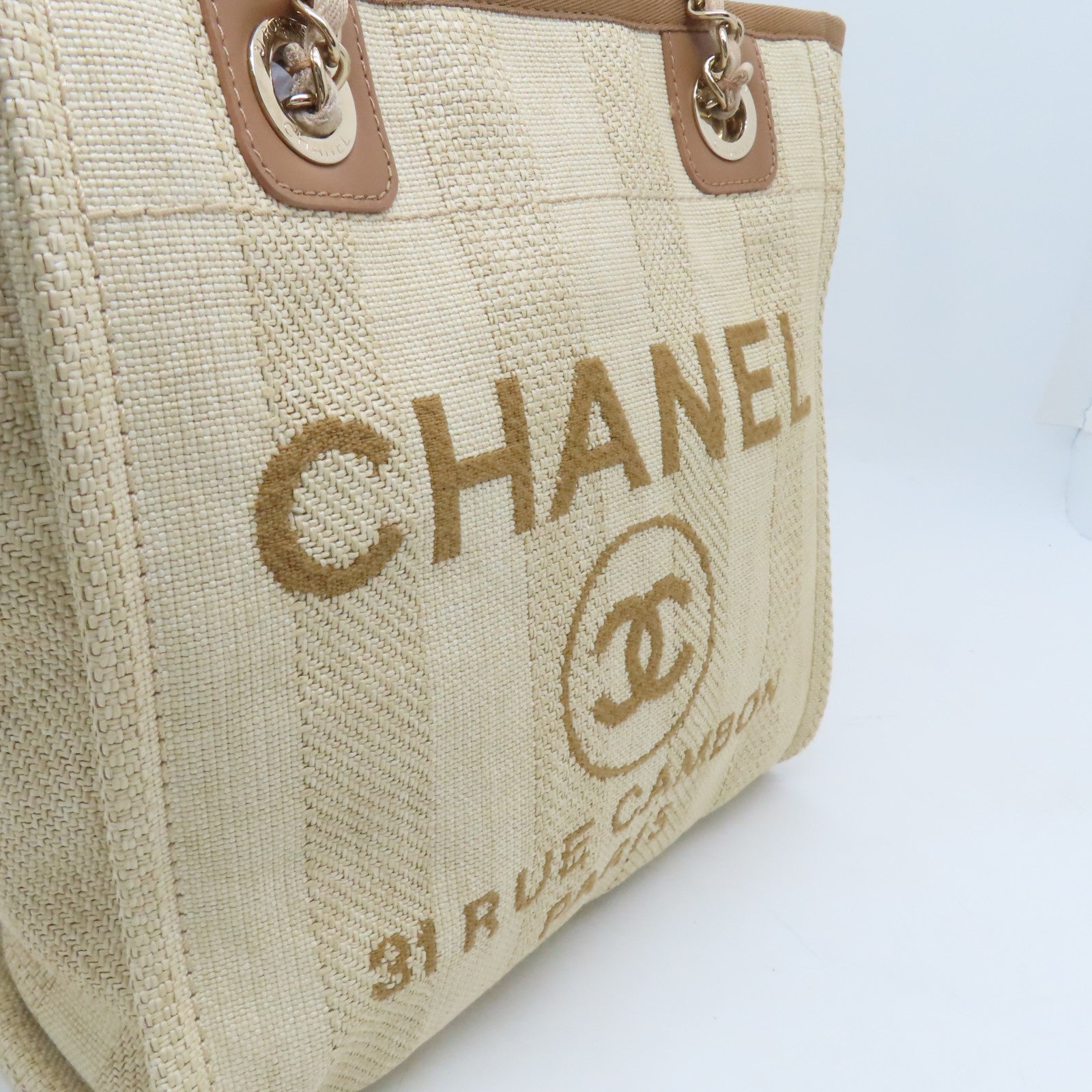 CHANEL 帆布Deauville PM金扣肩背袋米色