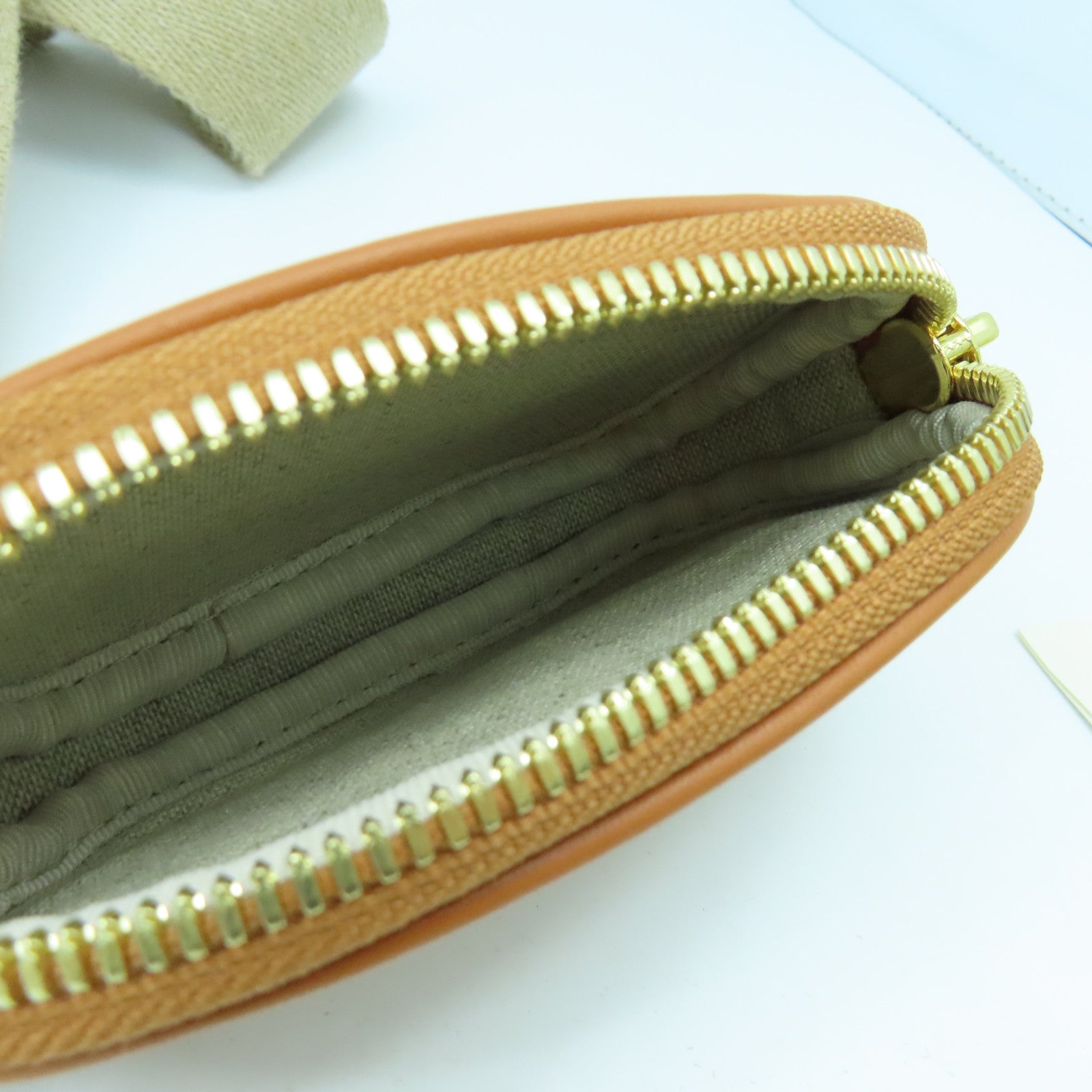 MCM 帆布/牛皮皮革Shoulder Bag金扣肩背袋啡色