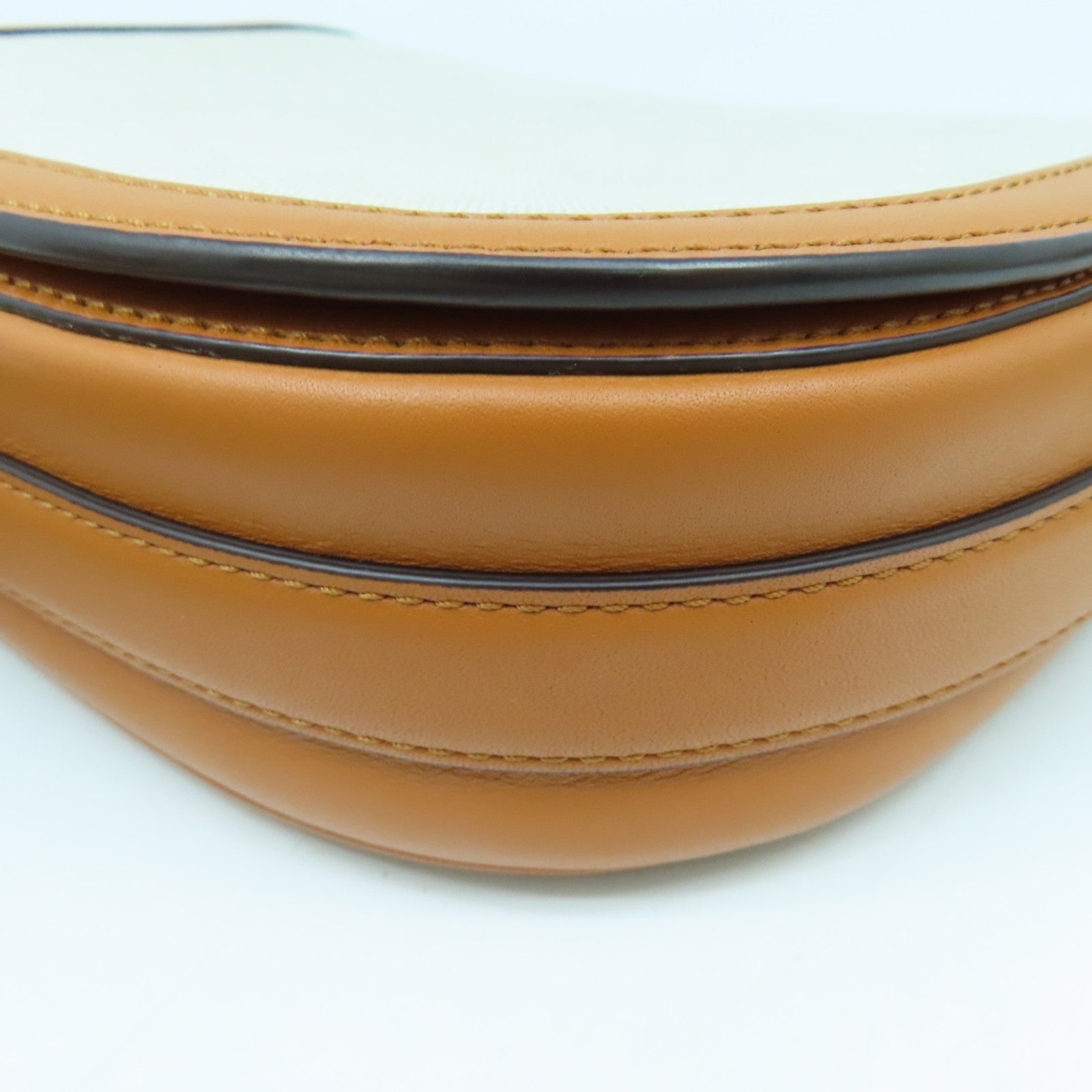 MCM 帆布/牛皮皮革Shoulder Bag金扣肩背袋啡色