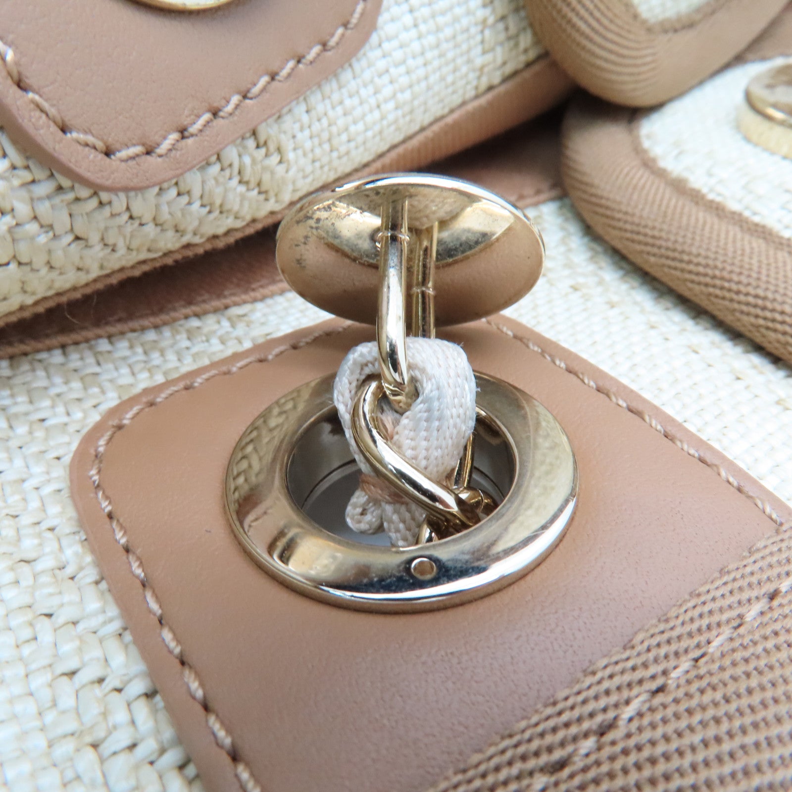 CHANEL 帆布Deauville PM金扣肩背袋米色