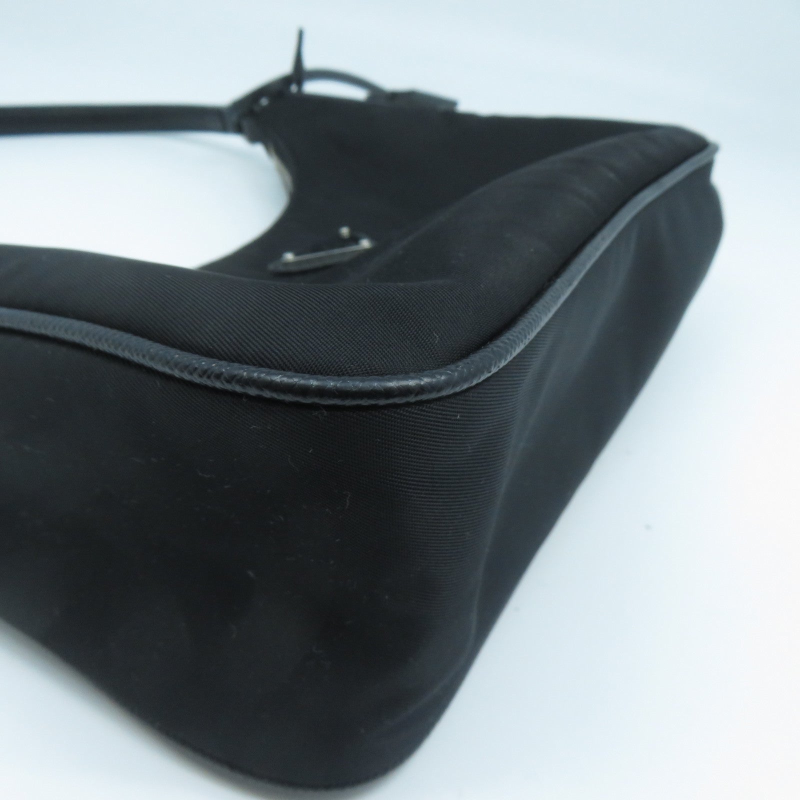 PRADA 再生尼龍Re-Edition 2005 Mini Bag銀扣肩背袋黑色