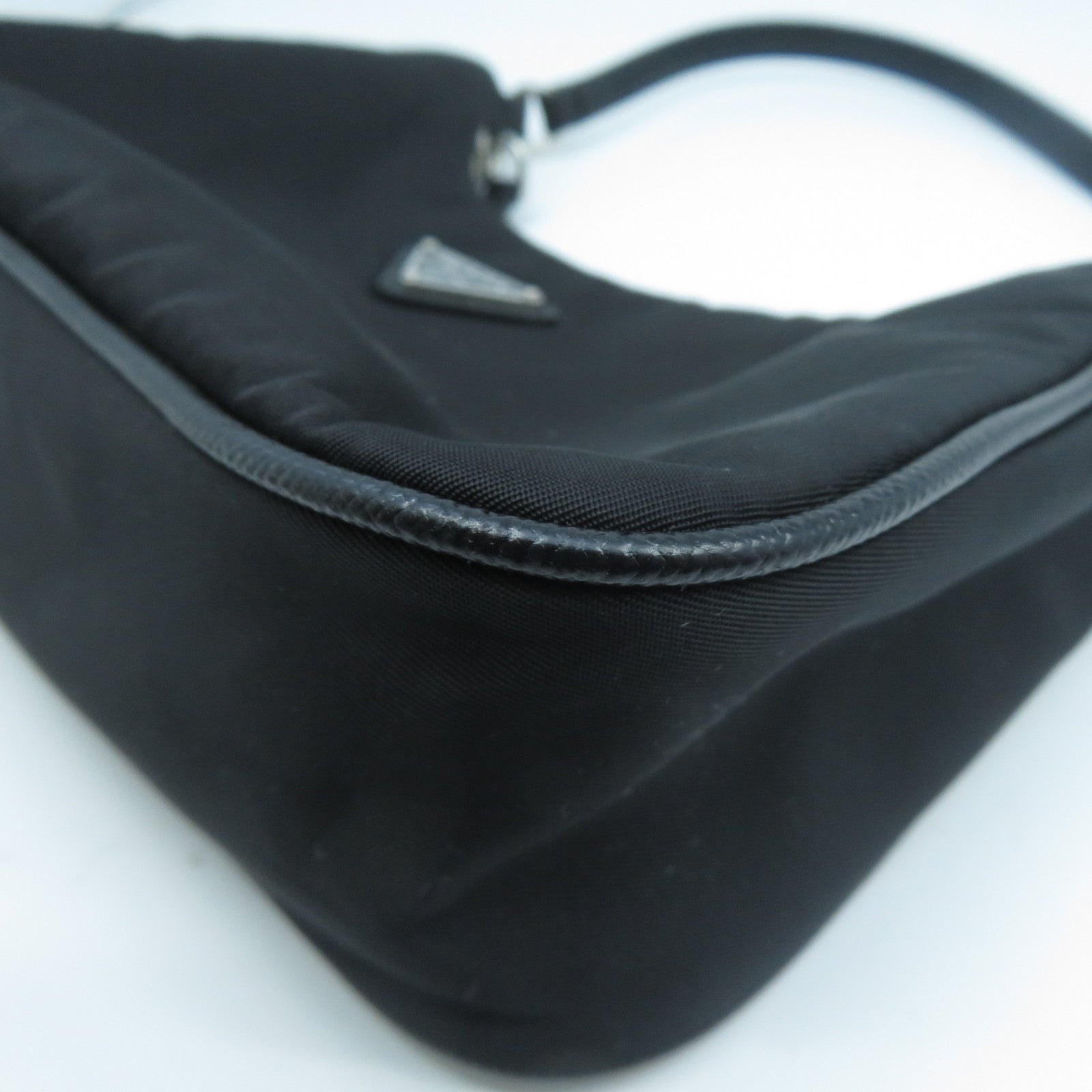 PRADA 再生尼龍Re-Edition 2005 Mini Bag銀扣肩背袋黑色