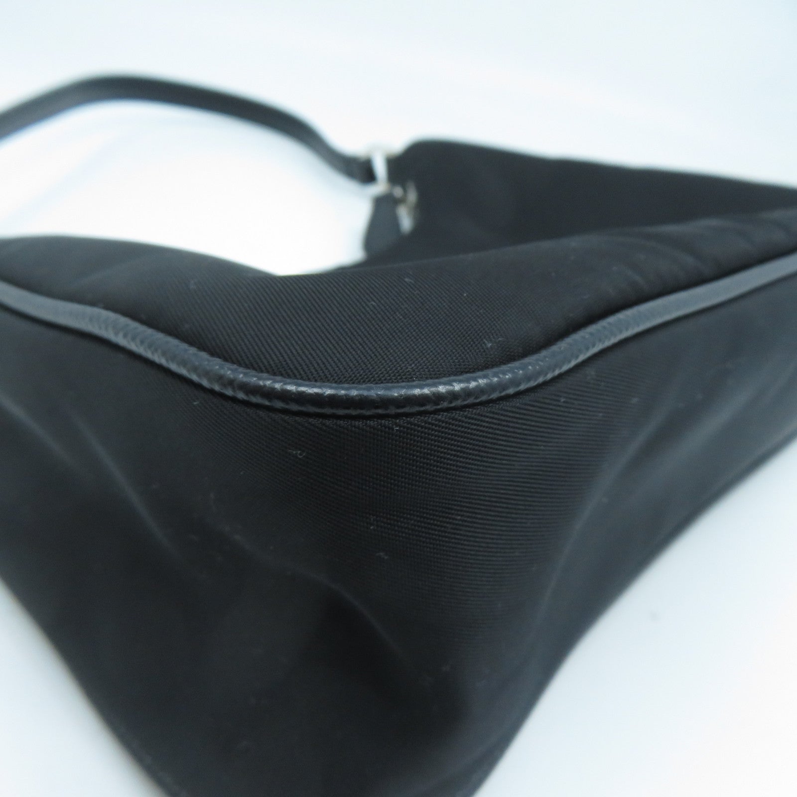 PRADA 再生尼龍Re-Edition 2005 Mini Bag銀扣肩背袋黑色