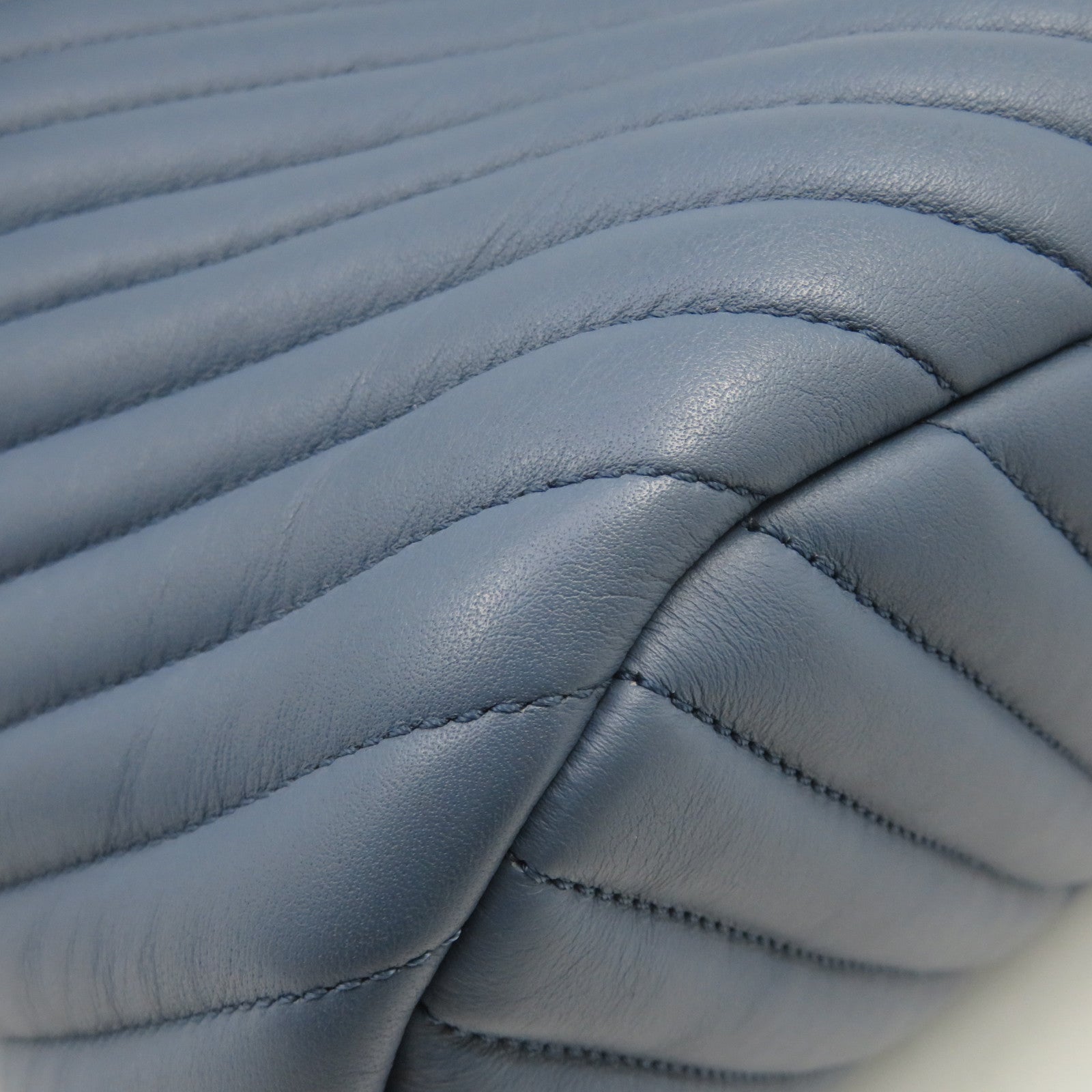 CHANEL 斜紋羊皮皮革Backpack銀扣背包藍色