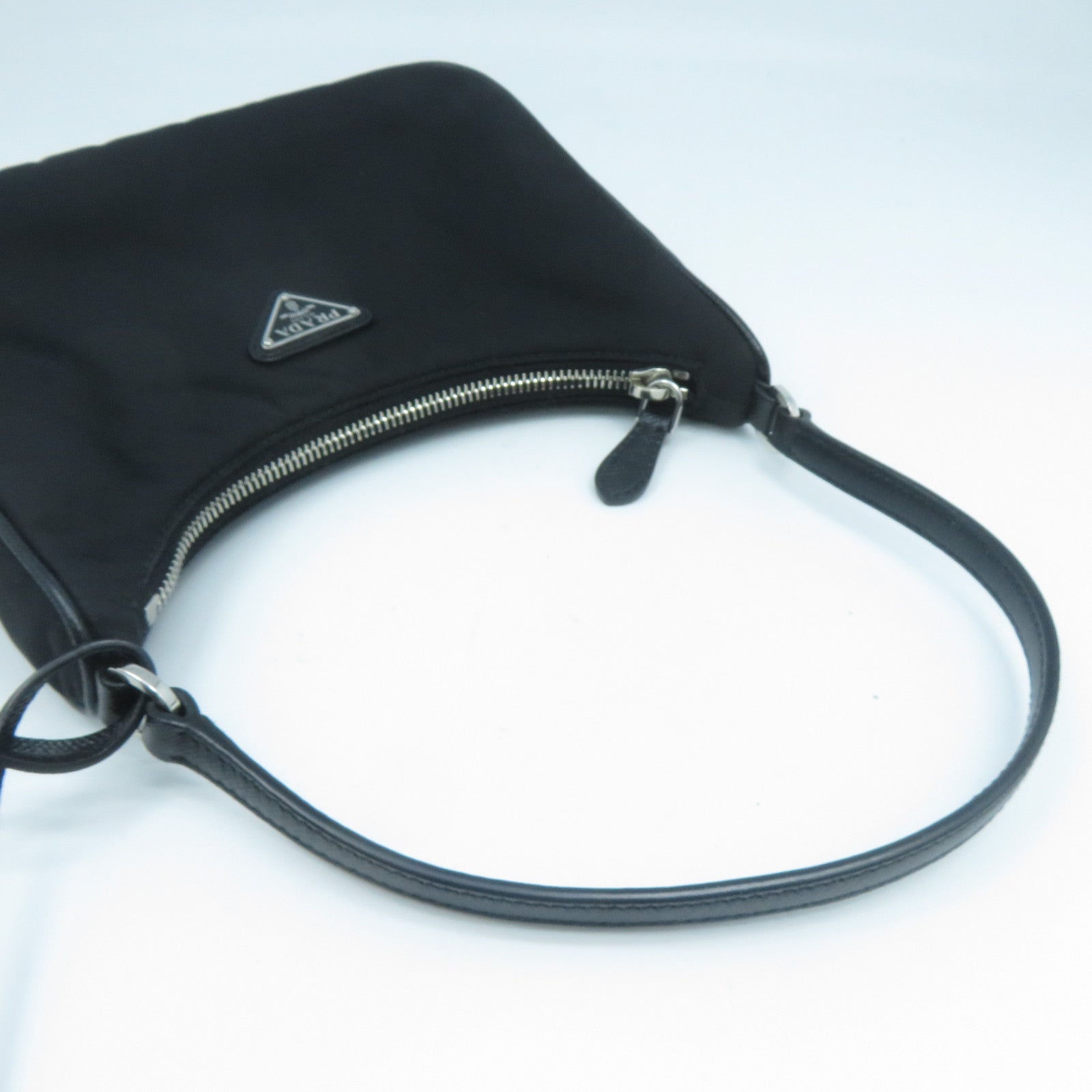 PRADA 再生尼龍Re-Edition 2005 Mini Bag銀扣肩背袋黑色